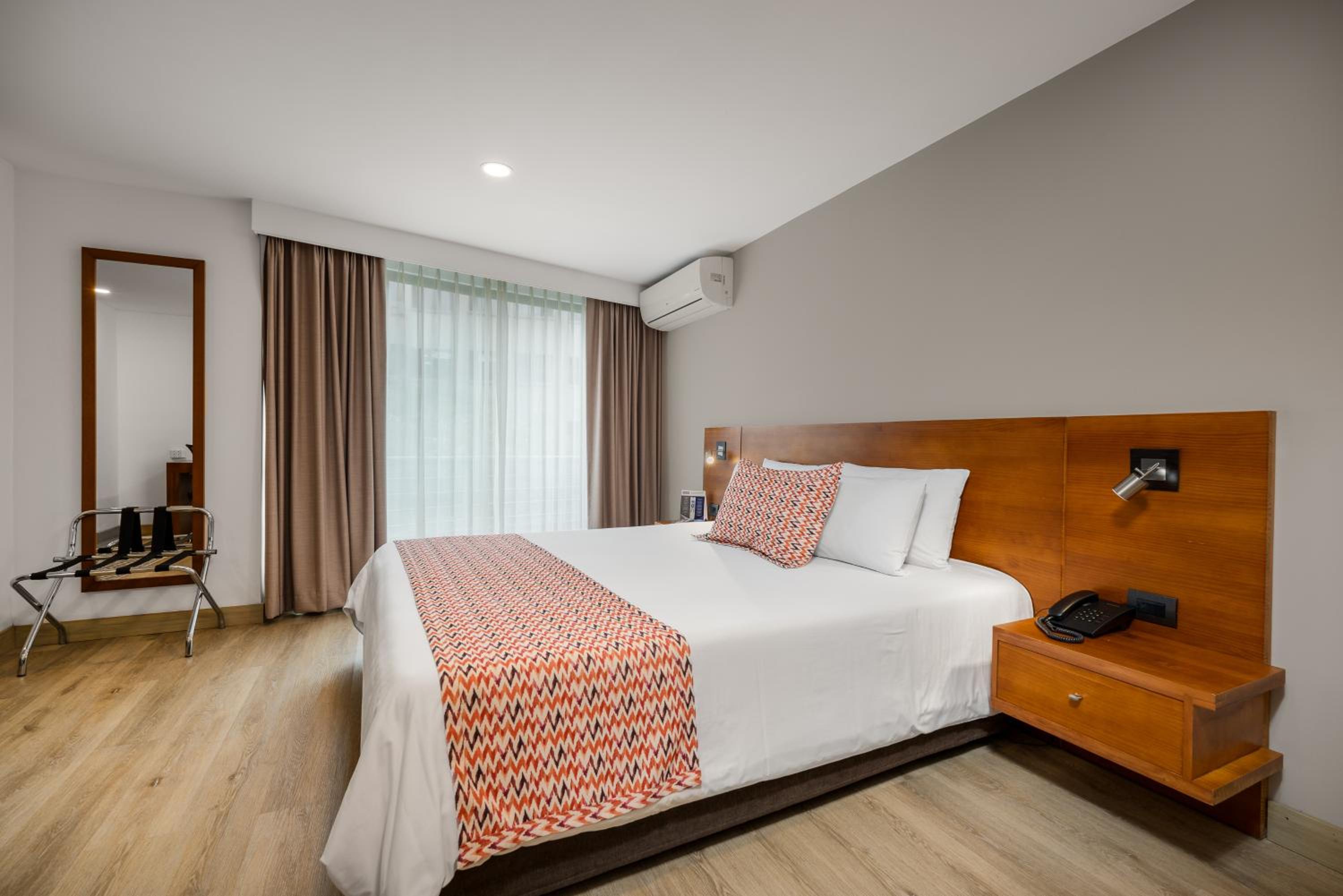 Superior Suite - Photo 12