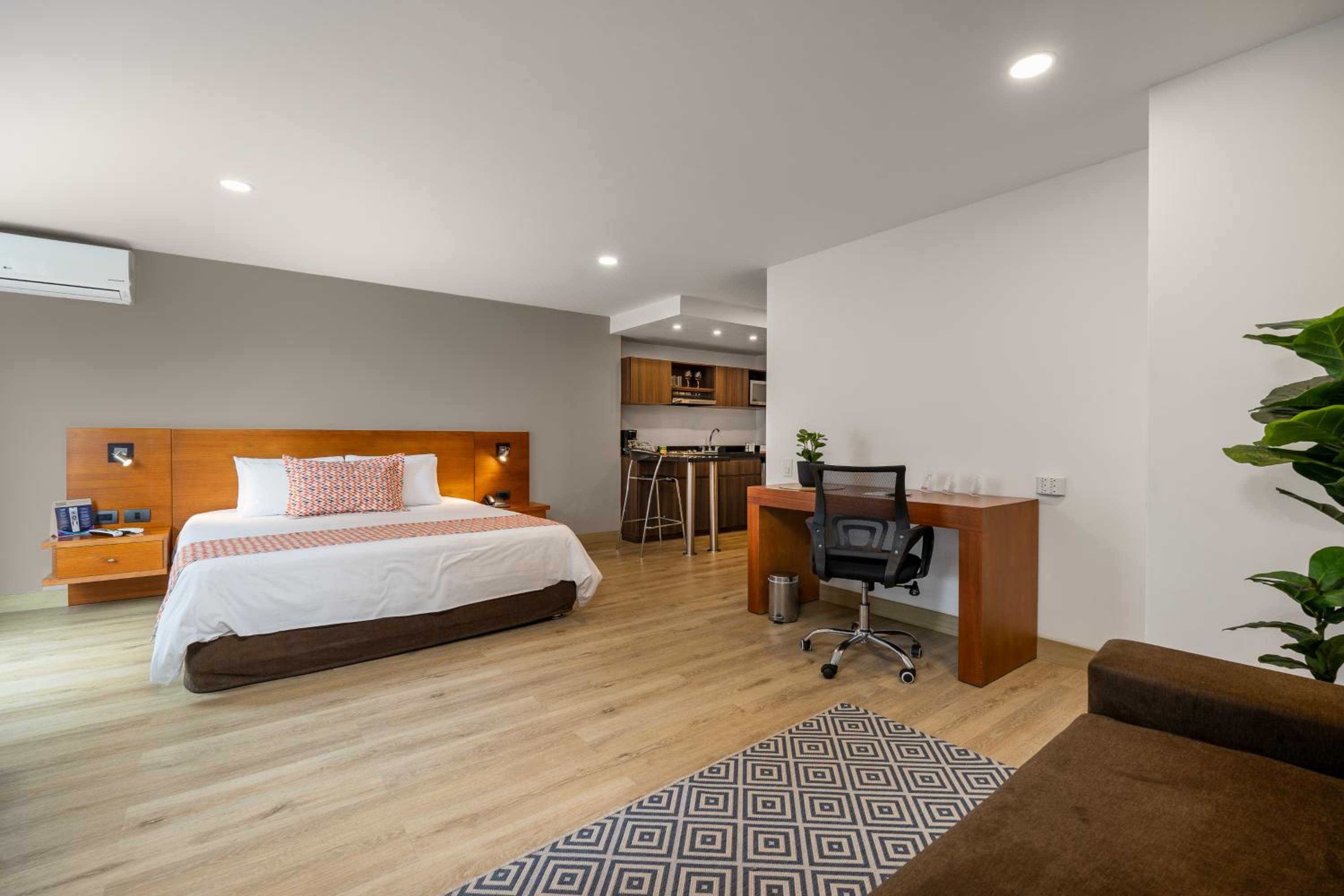 Superior Suite - Photo 4