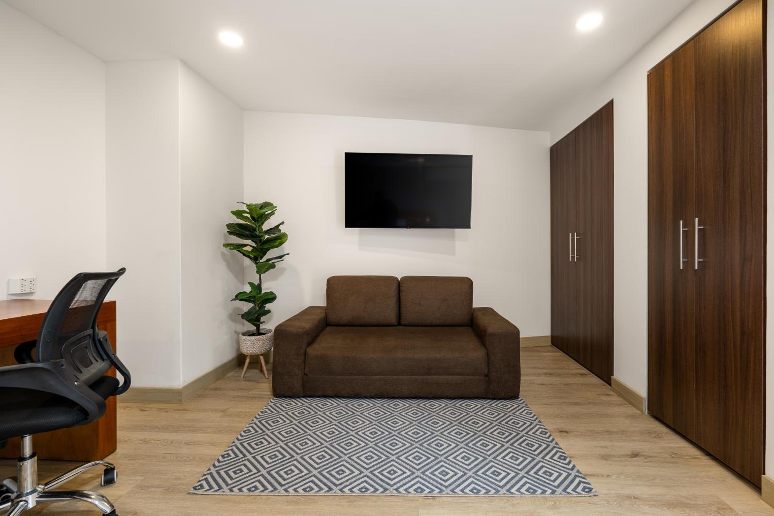 Superior Suite - Photo 5