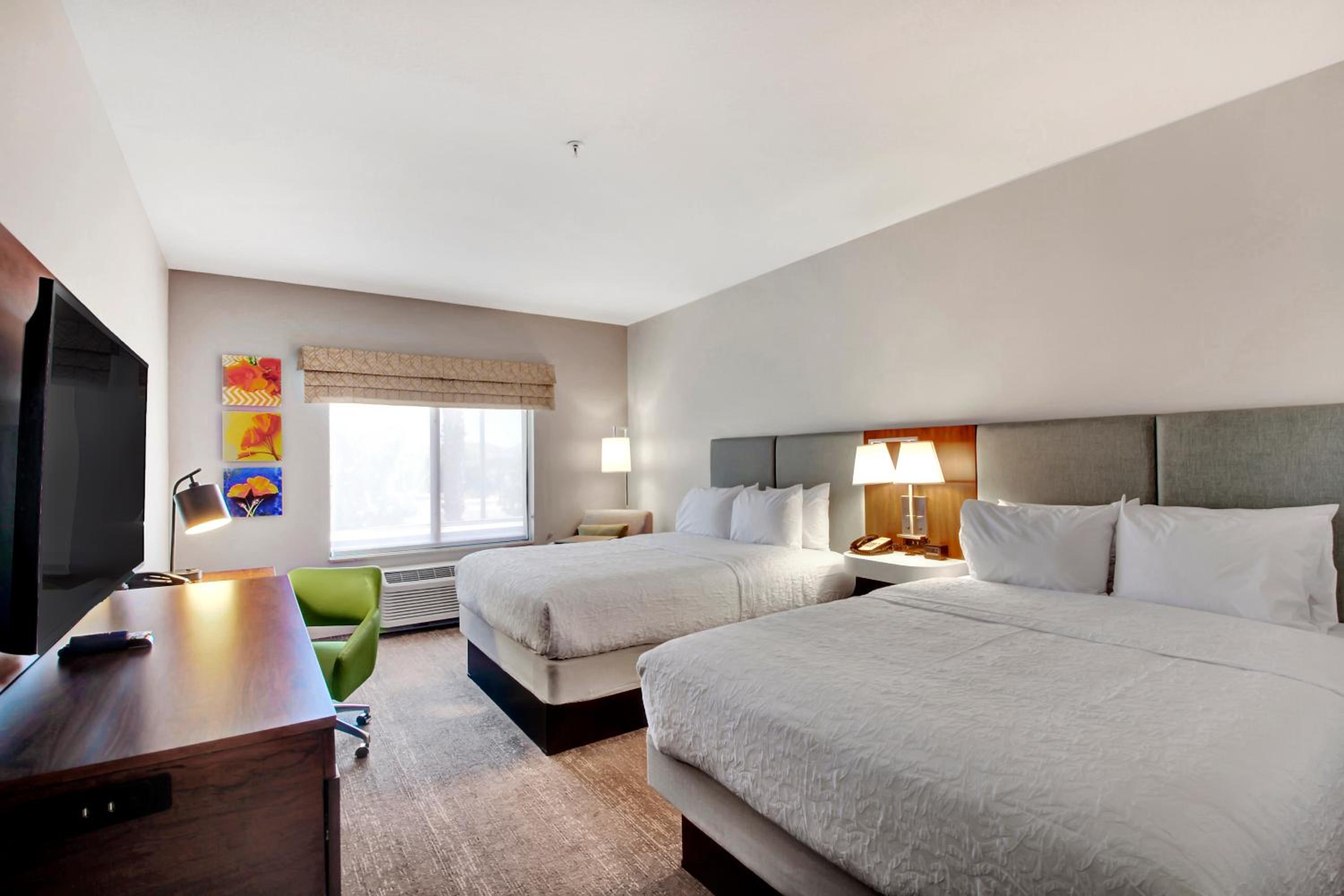 Room with Two Queen Beds - Non-Smoking - Photo 2