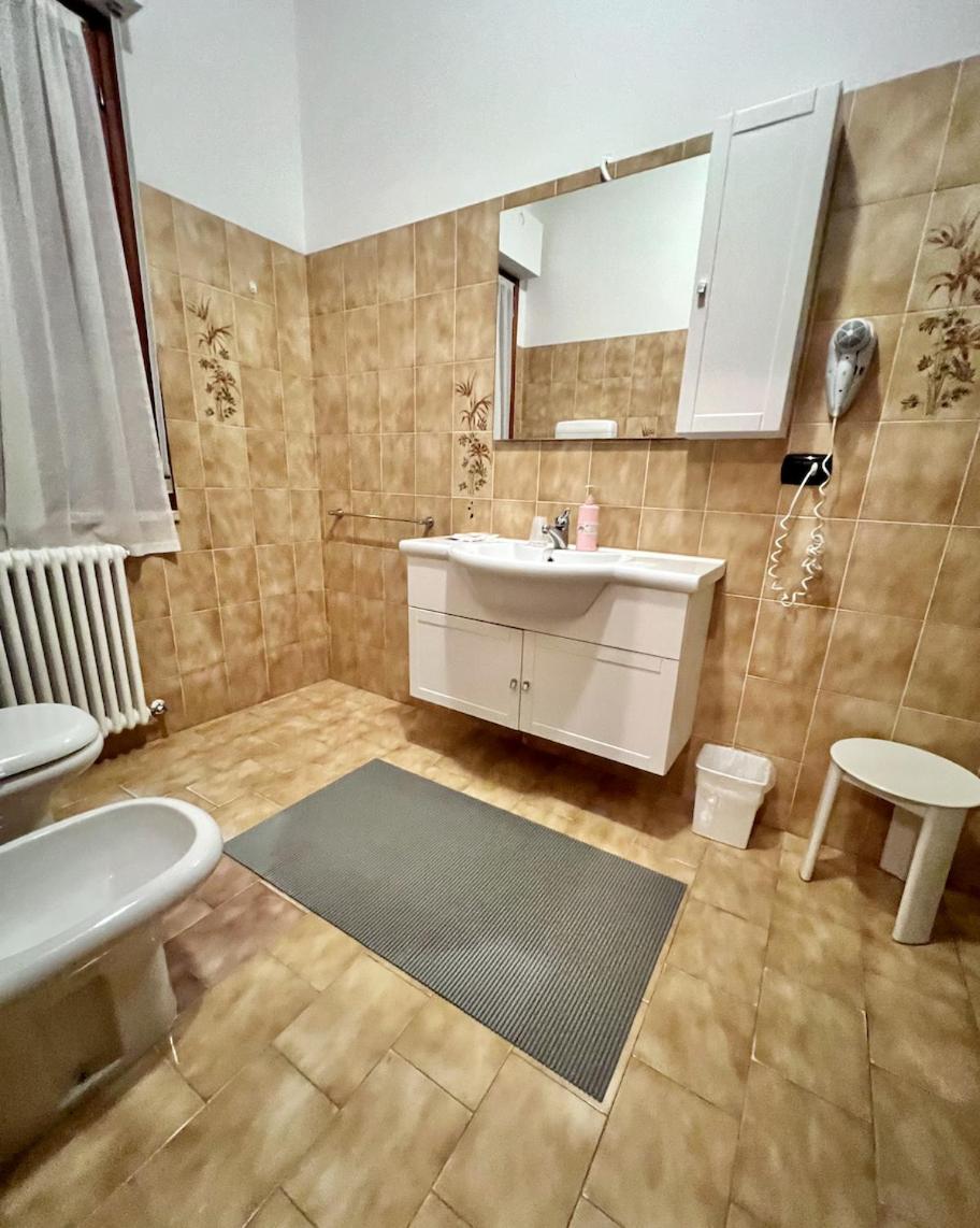 Standard Double or Twin Room photo 3