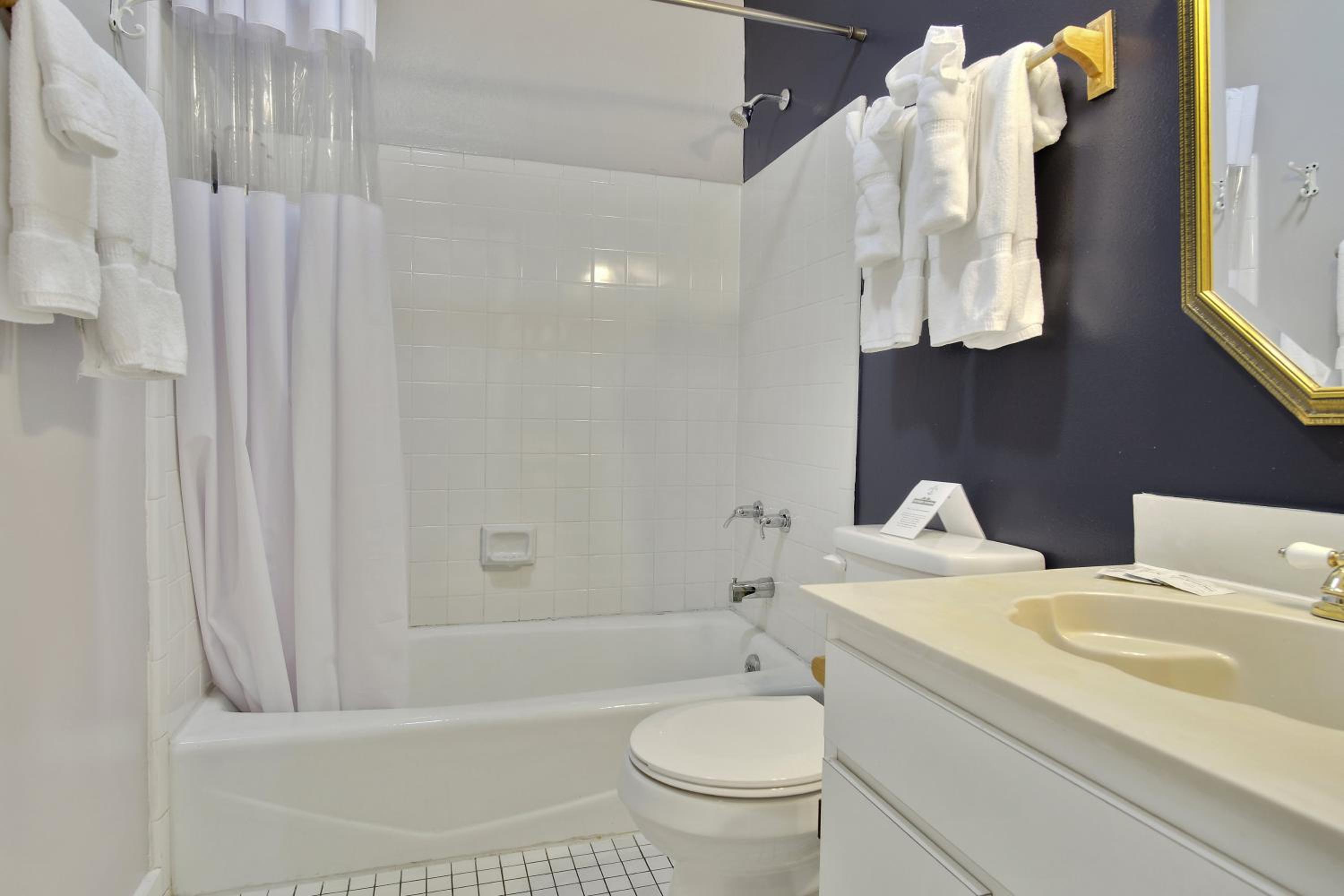 Suite with City View - Photo 2