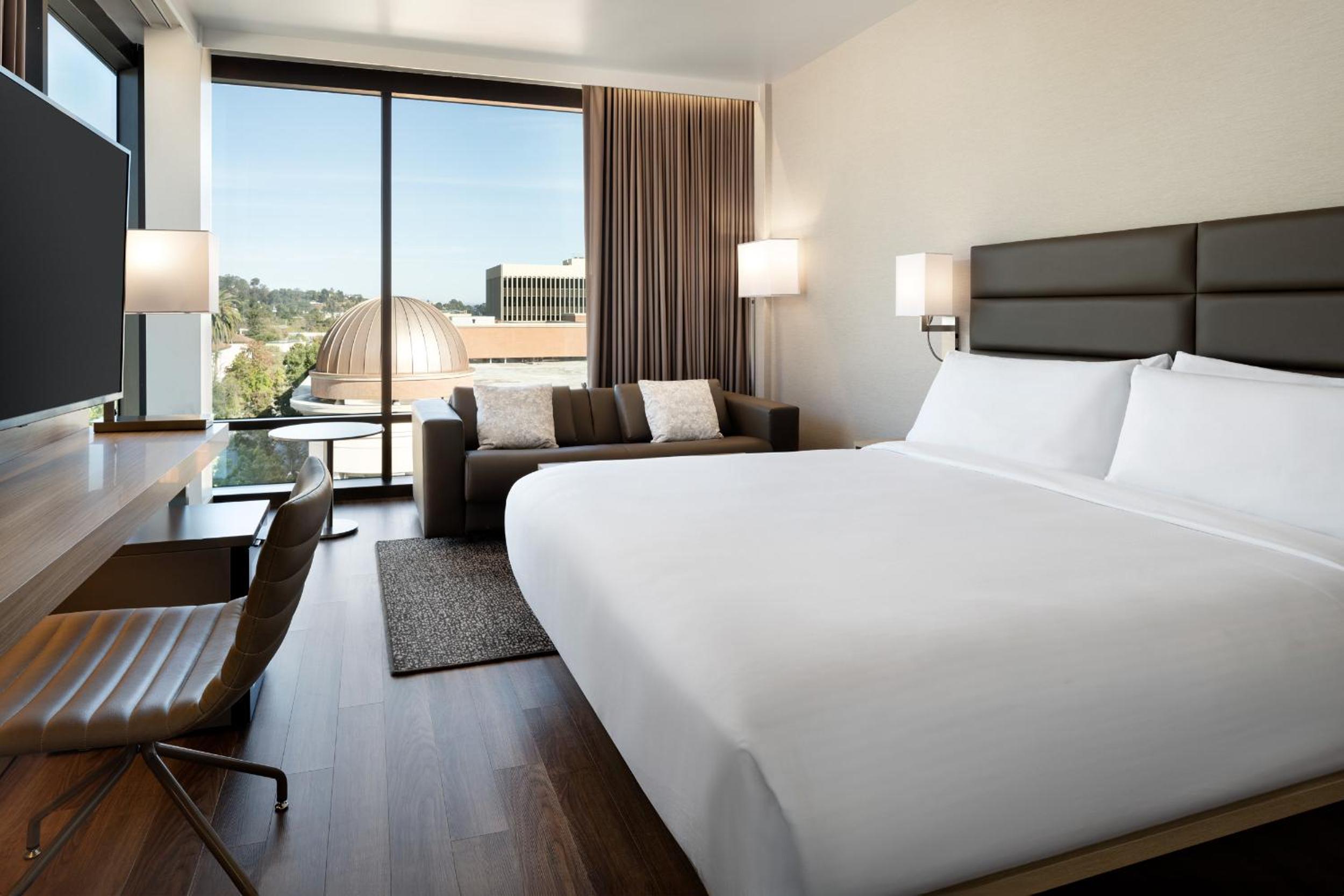 Premium Junior King Suite - Photo 8