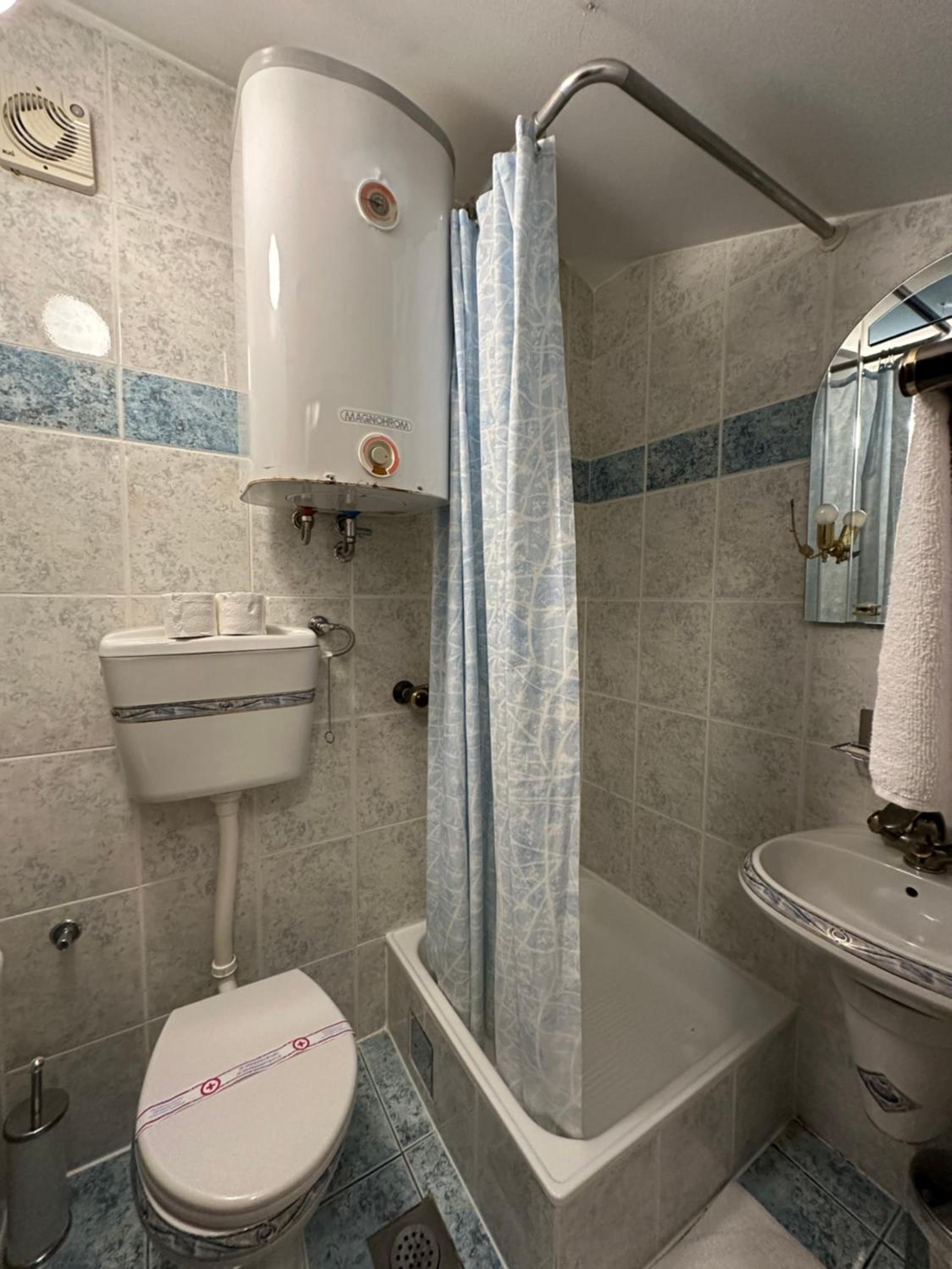 Small Single Room photo 3