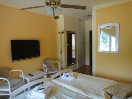Double Room - Photo 3