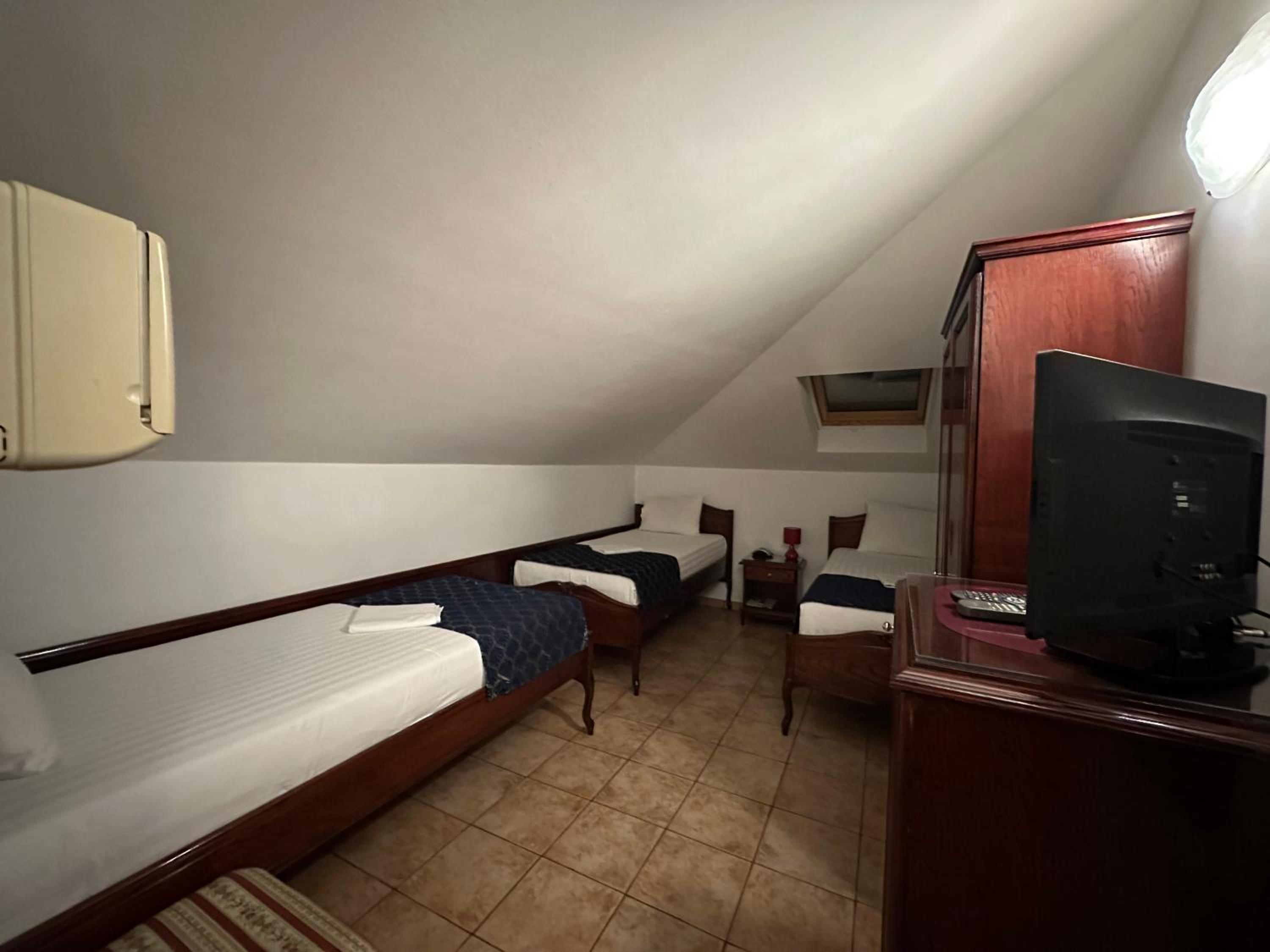 Budget Triple Room photo 3
