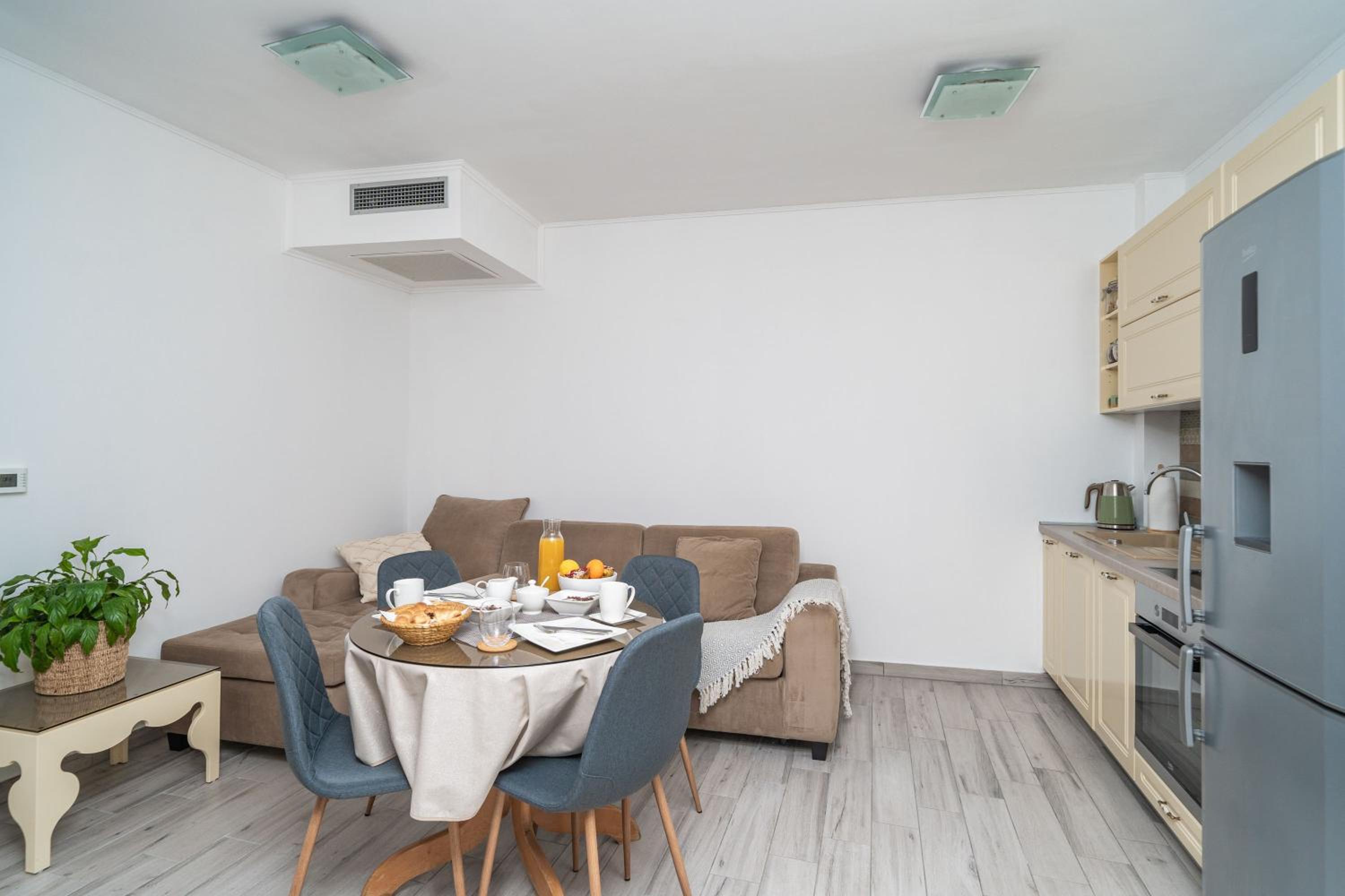 Apartment photo 3