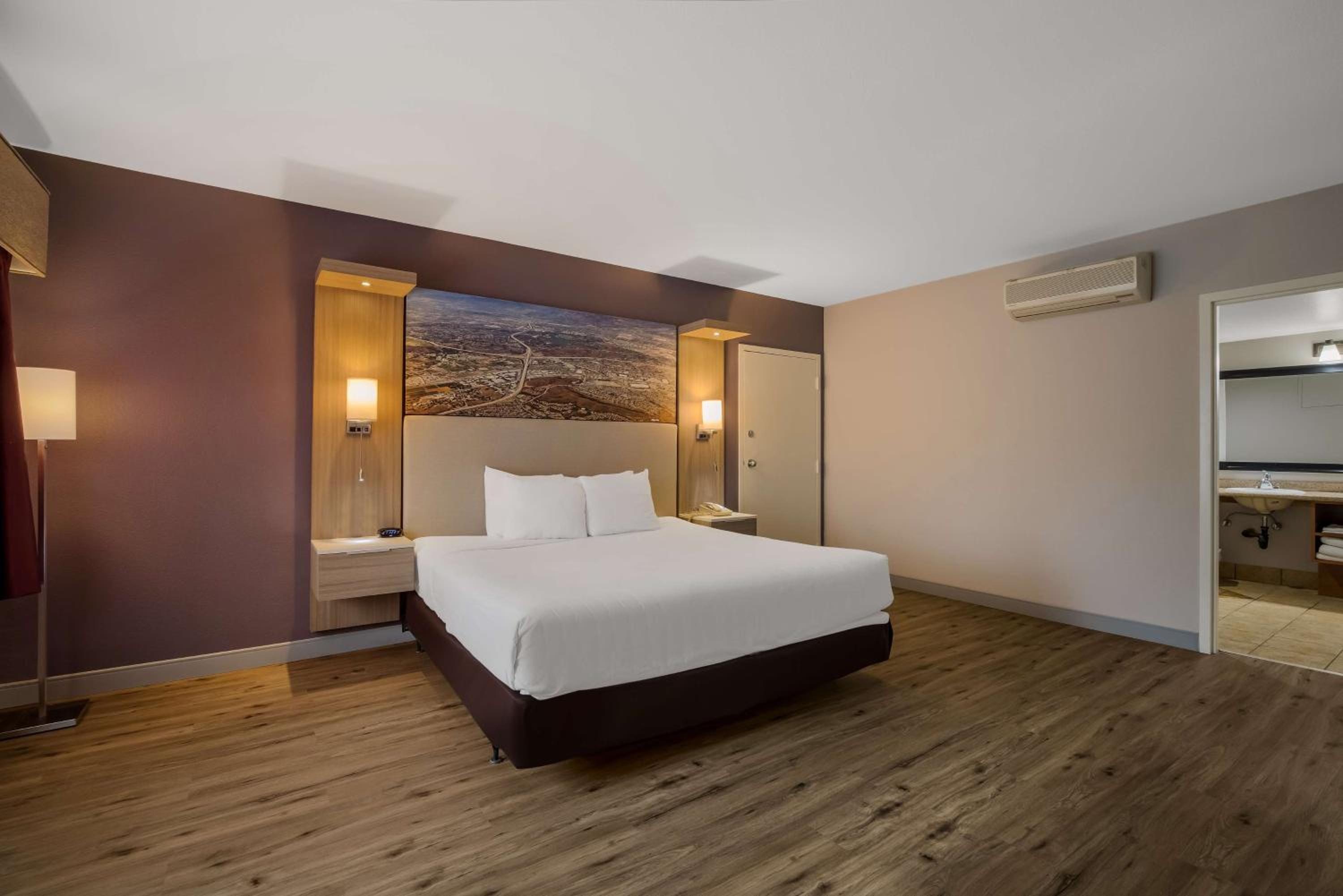King Room with Roll-In Shower - Disability Access