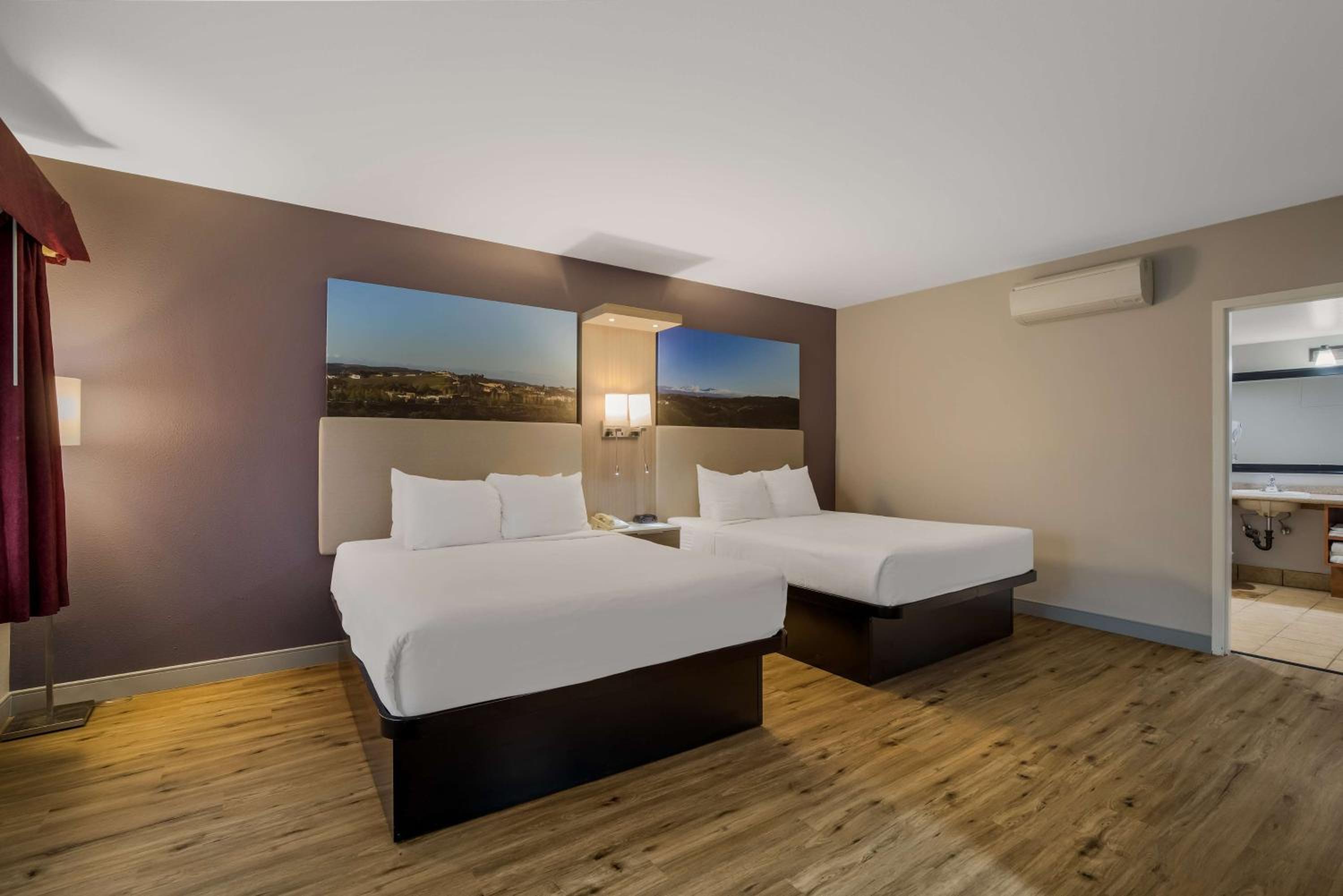 Deluxe Queen Room with Two Queen Beds - Non-Smoking - Photo 1