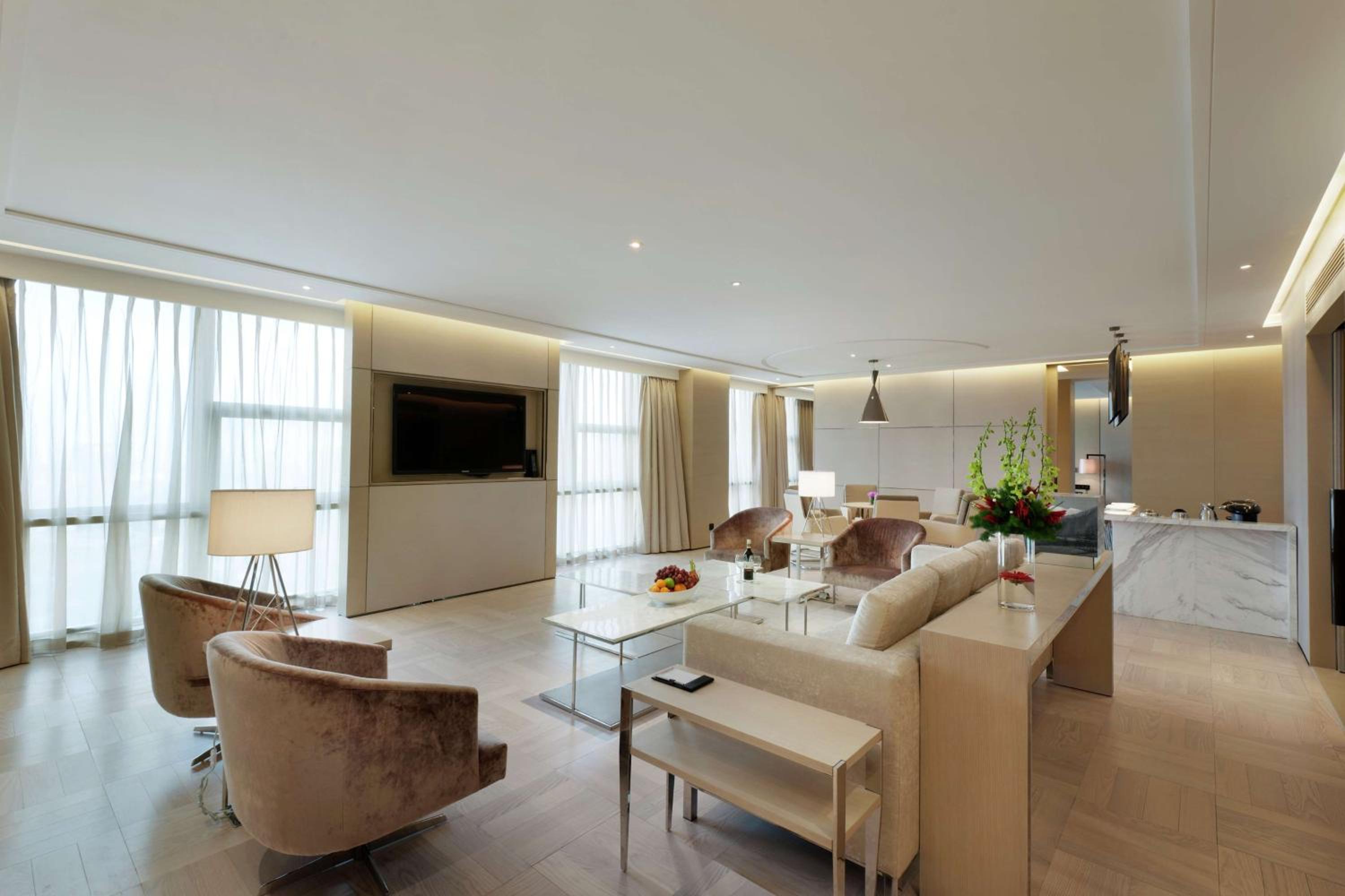 One-Bedroom Deluxe King Suite
