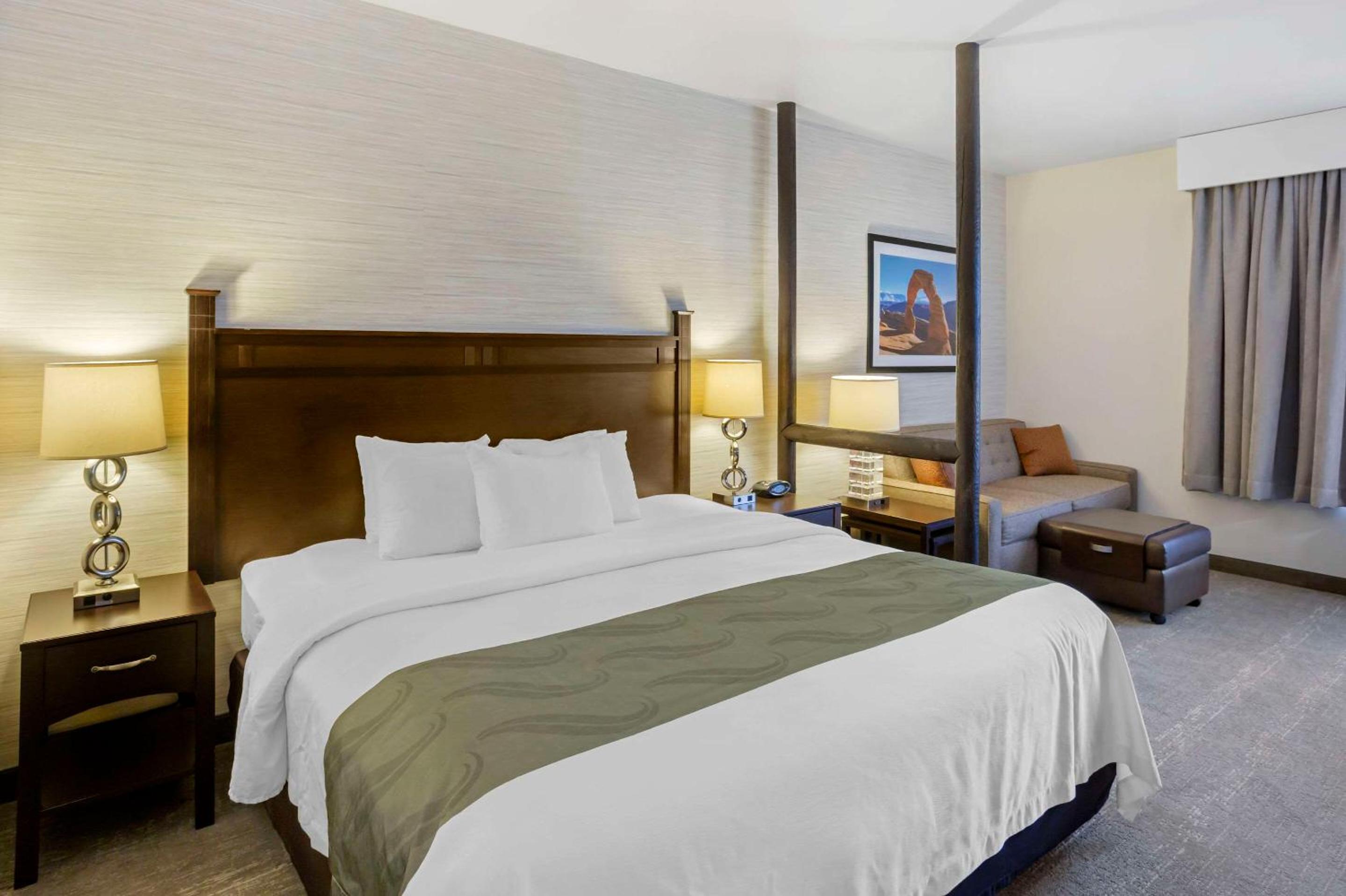 King Suite - Accessible/Non-Smoking photo 1