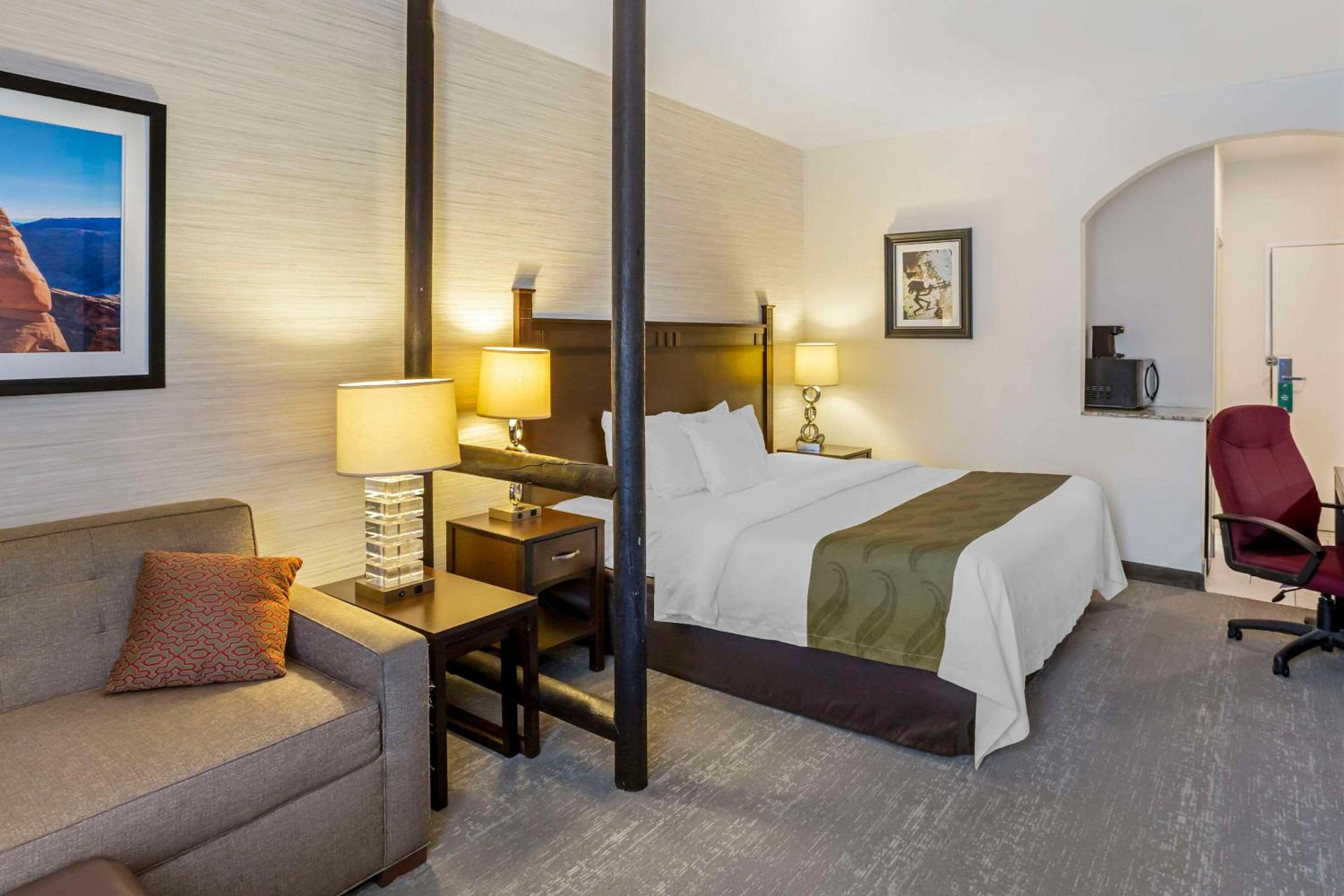 One Room Suite with Sofa bed - Non Smoking/Pet Friendly photo 1