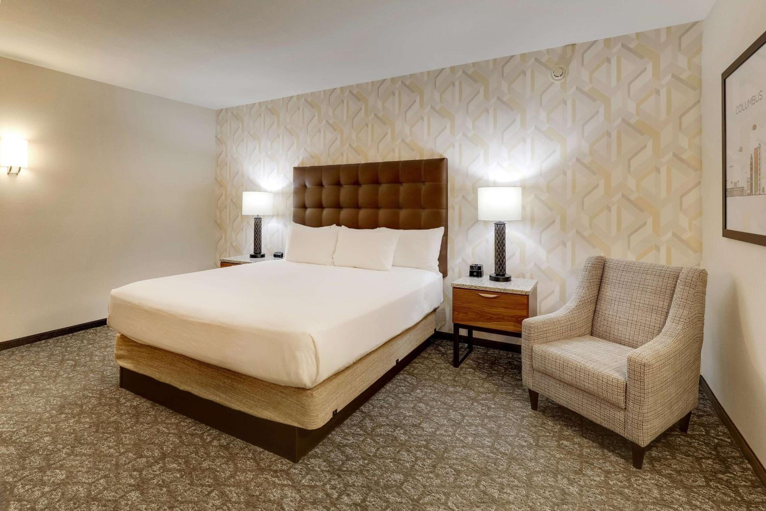King Suite with Sofa Bed - High Floor photo 3