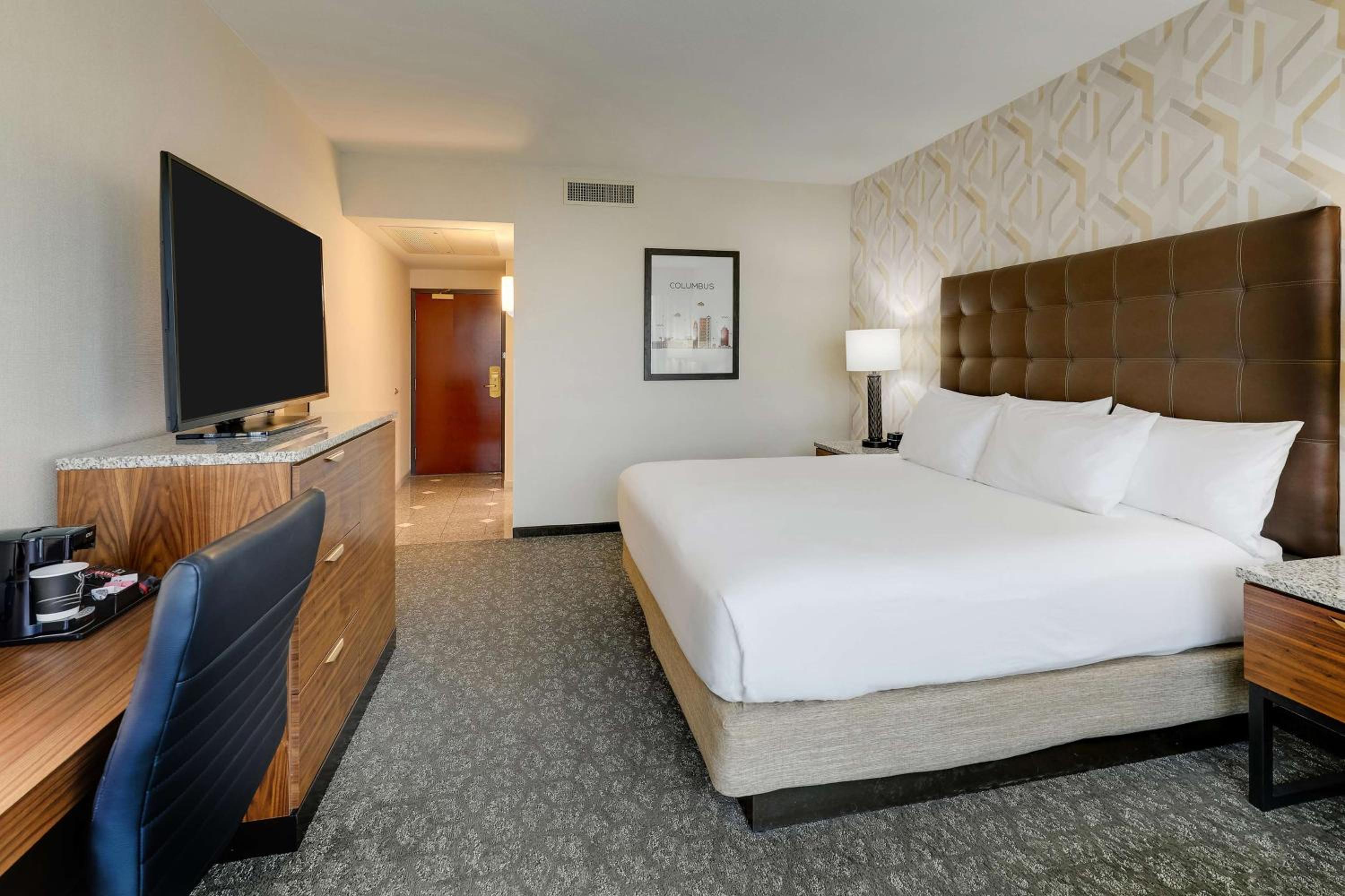 Deluxe King Room - High Floor photo 2
