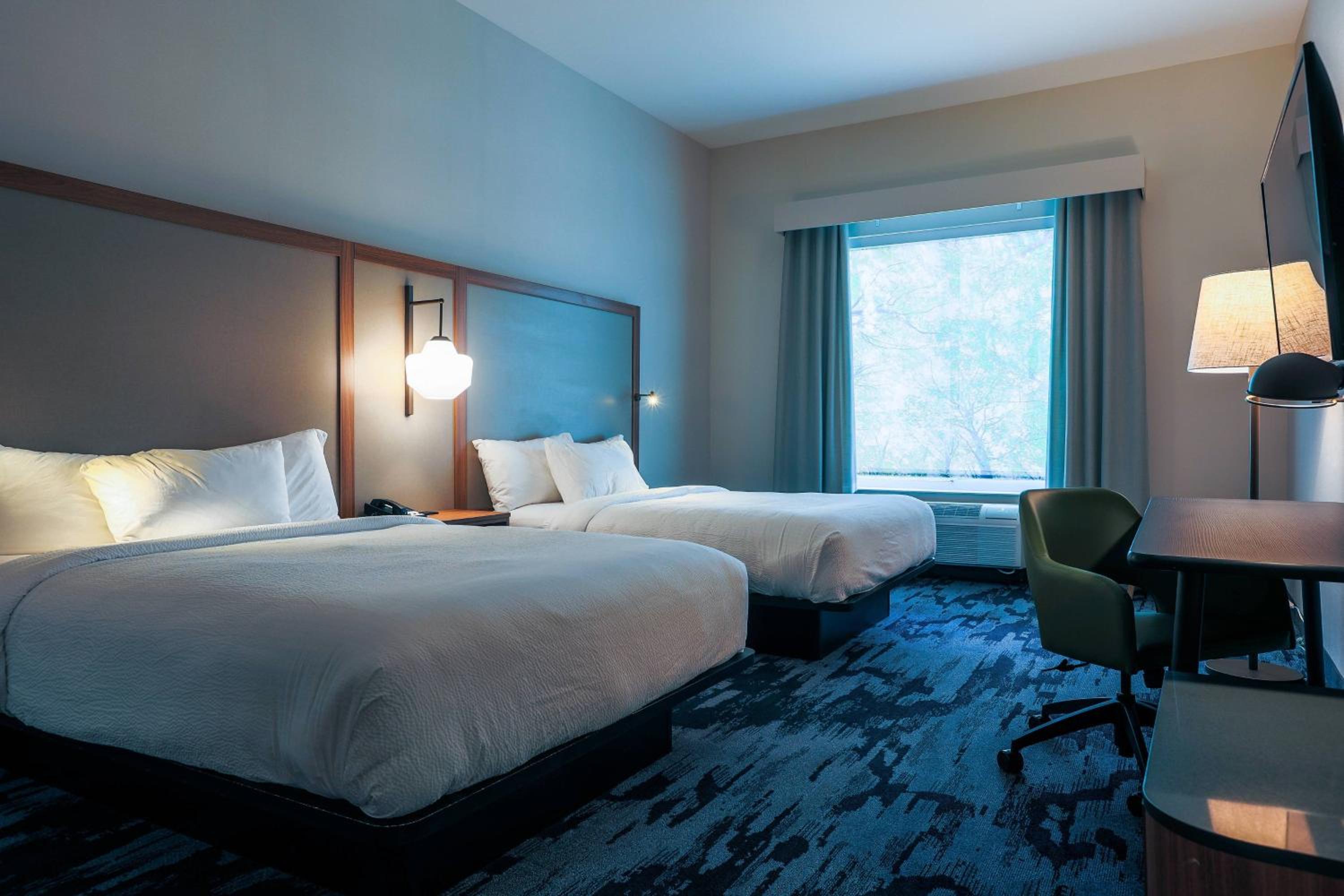 Standard Guest Room with  2 Queen Bed - Photo 7