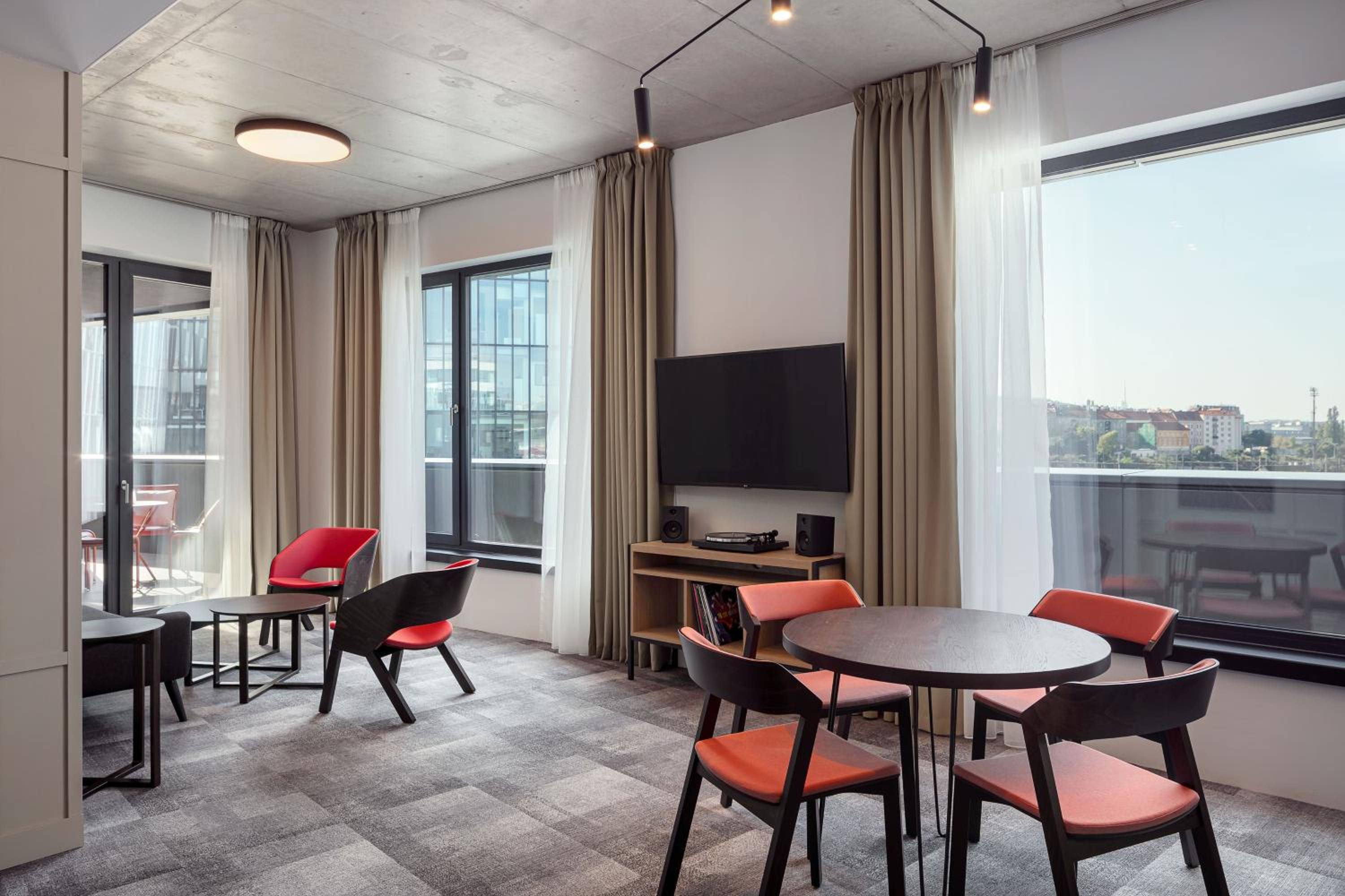 One-Bedroom Frontman King Suite with Balcony