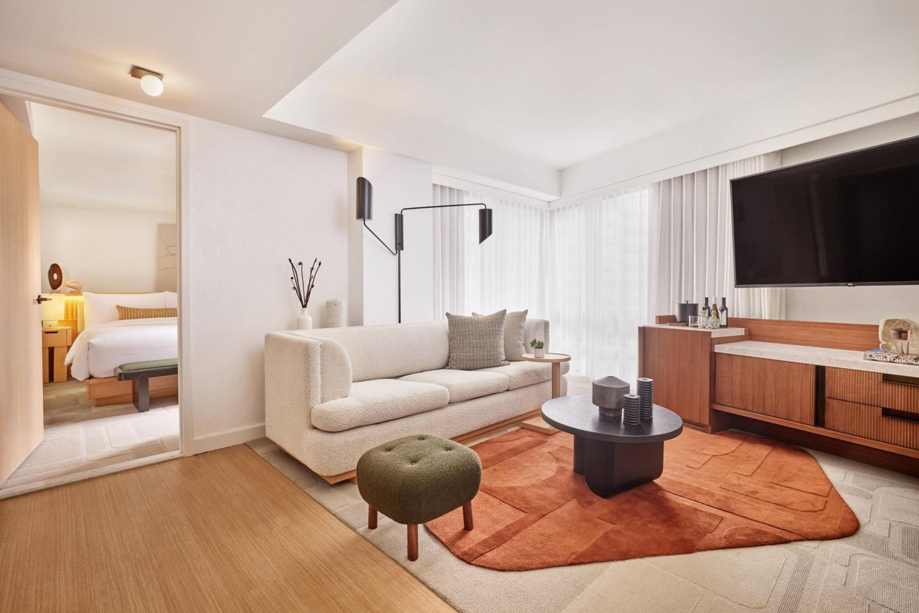 Luxury One-Bedroom Queen Suite