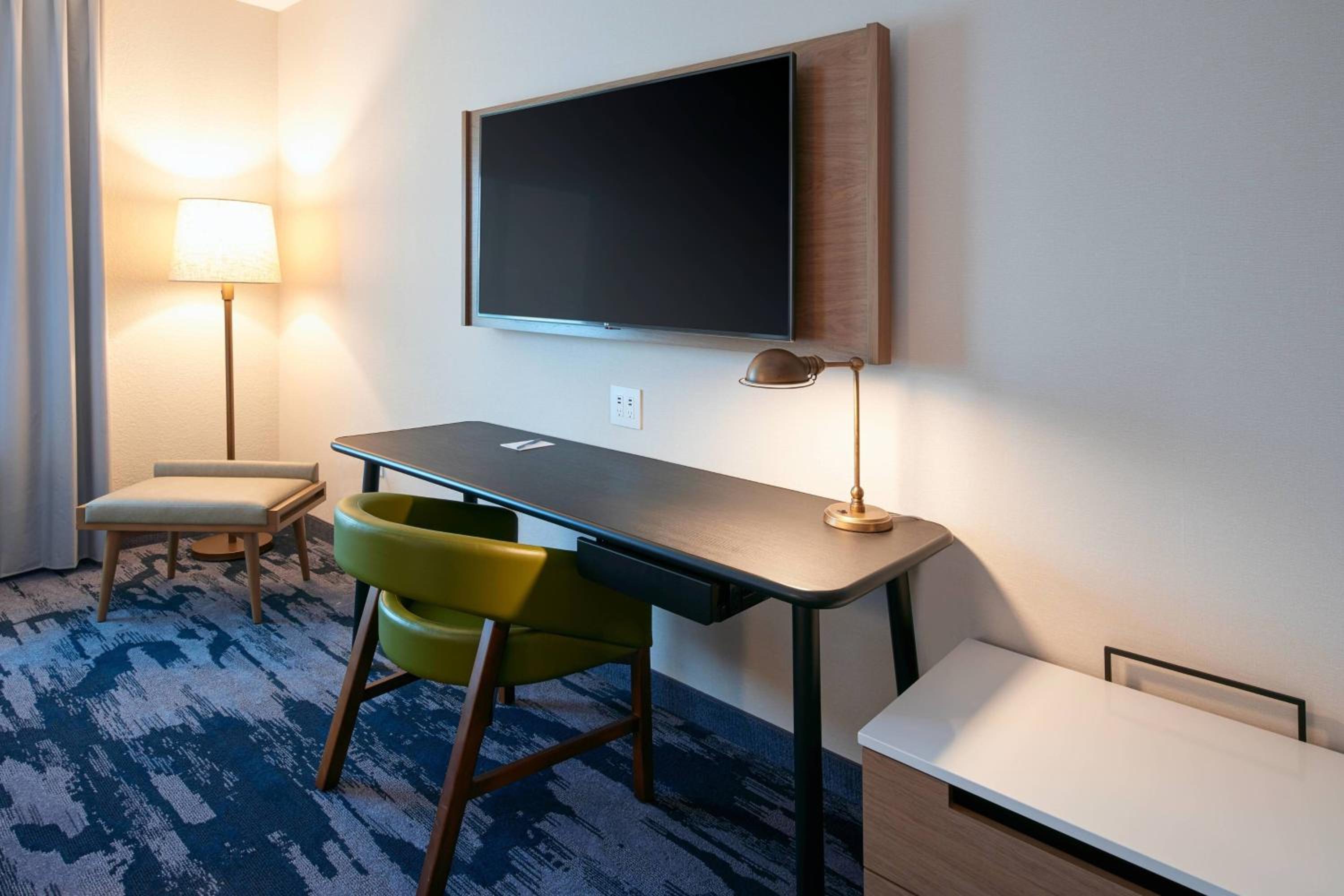 Guest Room, 1 King - Photo 2