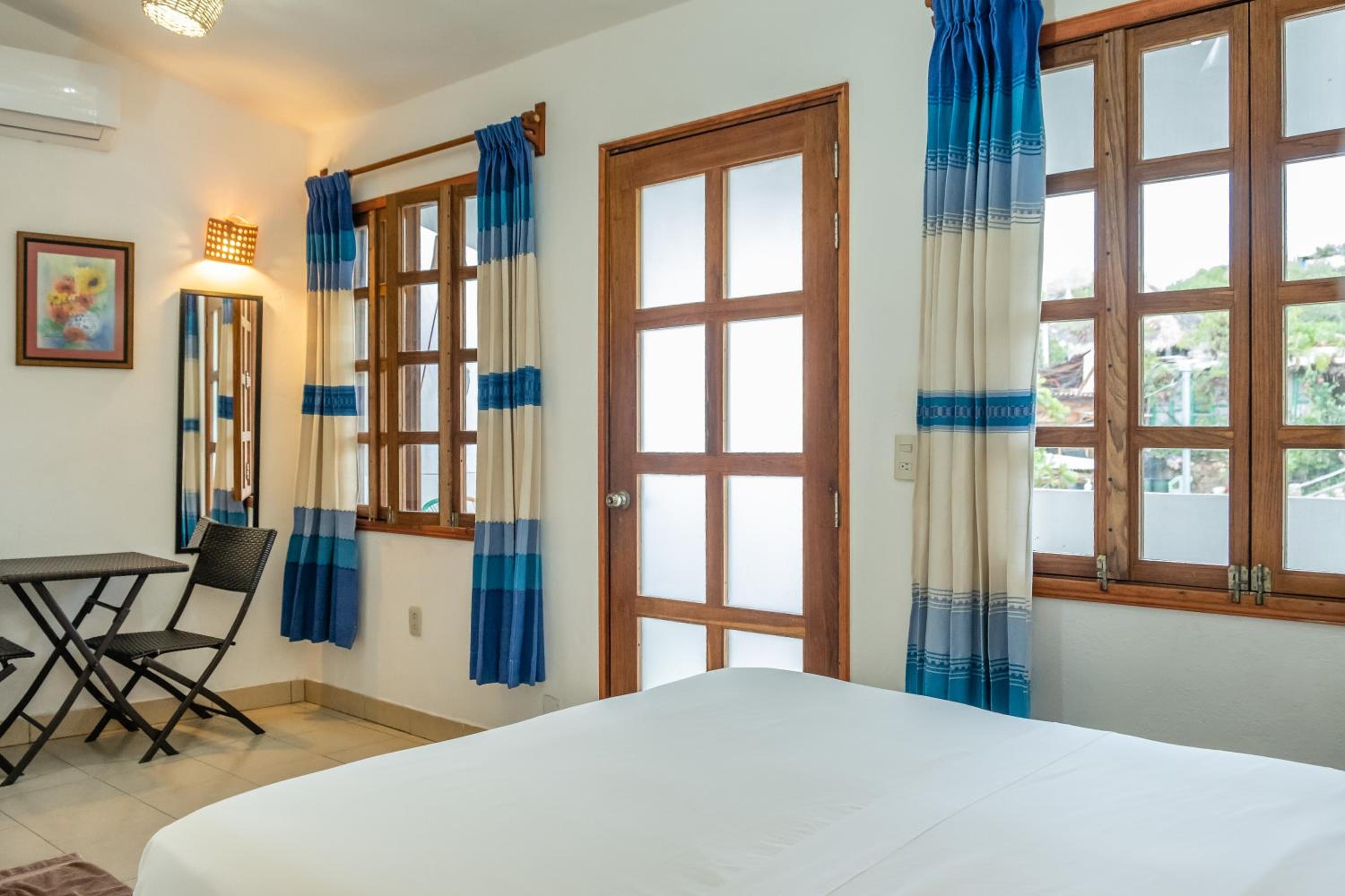 Deluxe Double Room with Balcony - Photo 3