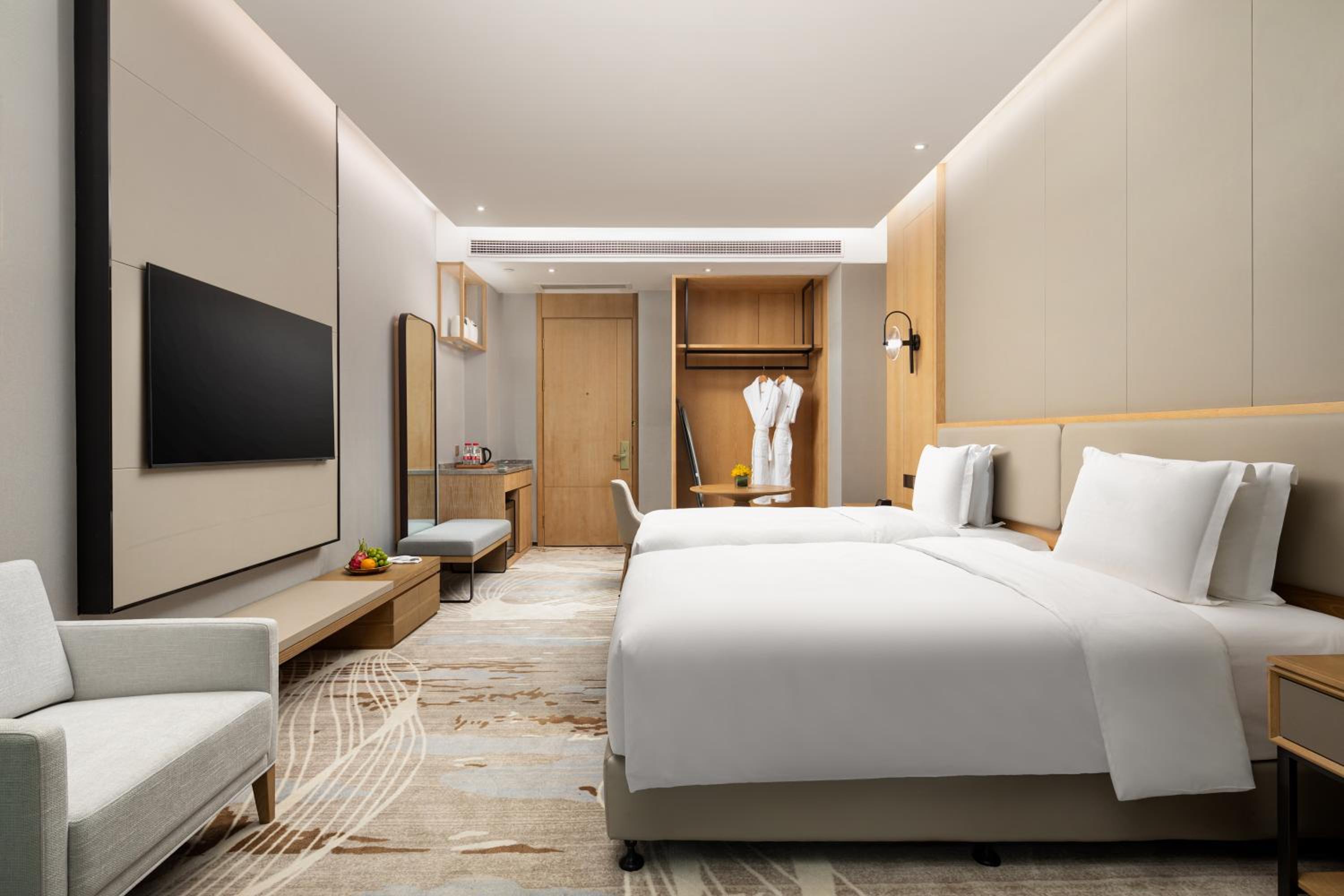 Standard Twin Room with Harbor View - Photo 3