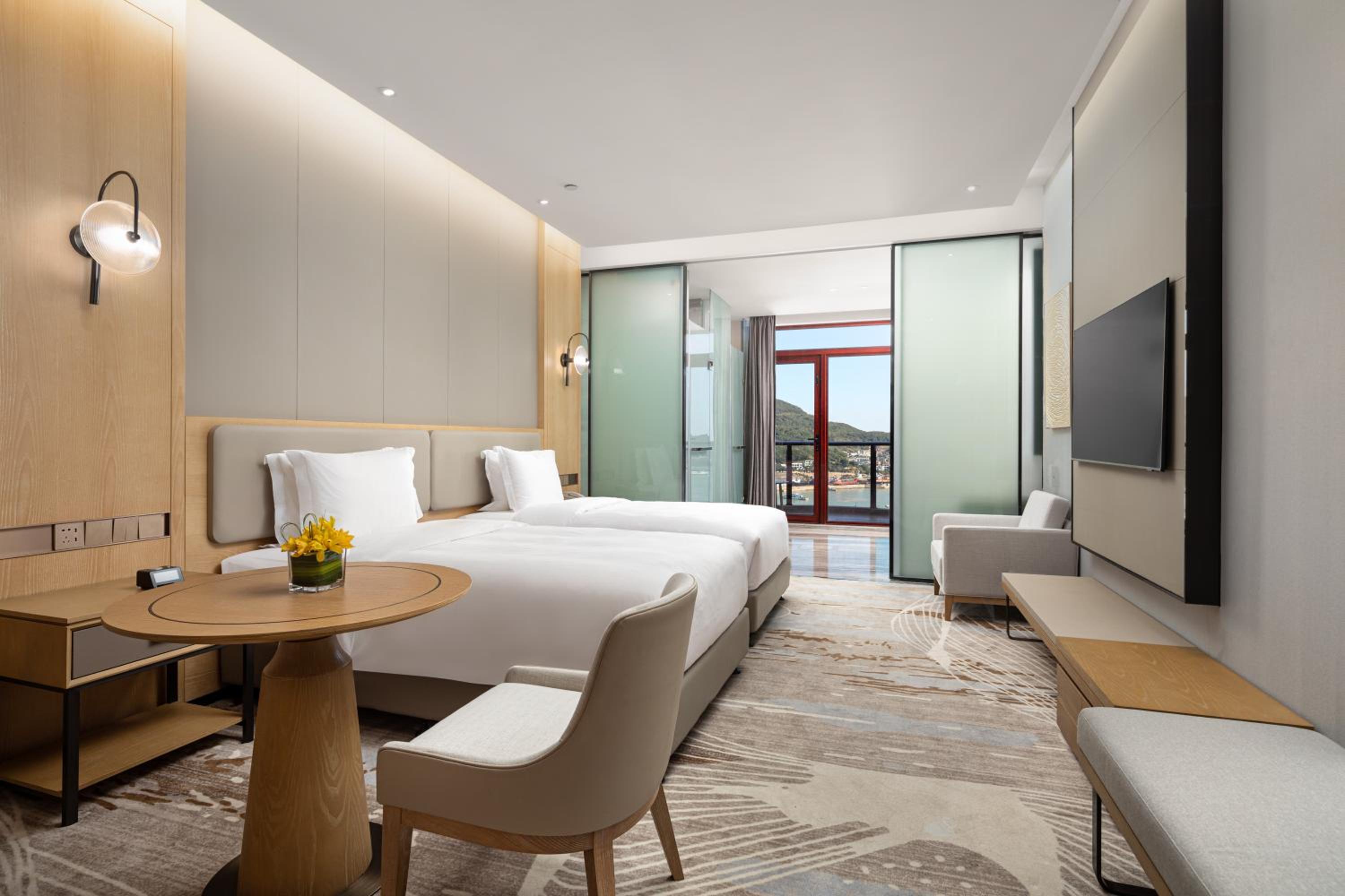Standard Twin Room with Harbor View - Photo 2