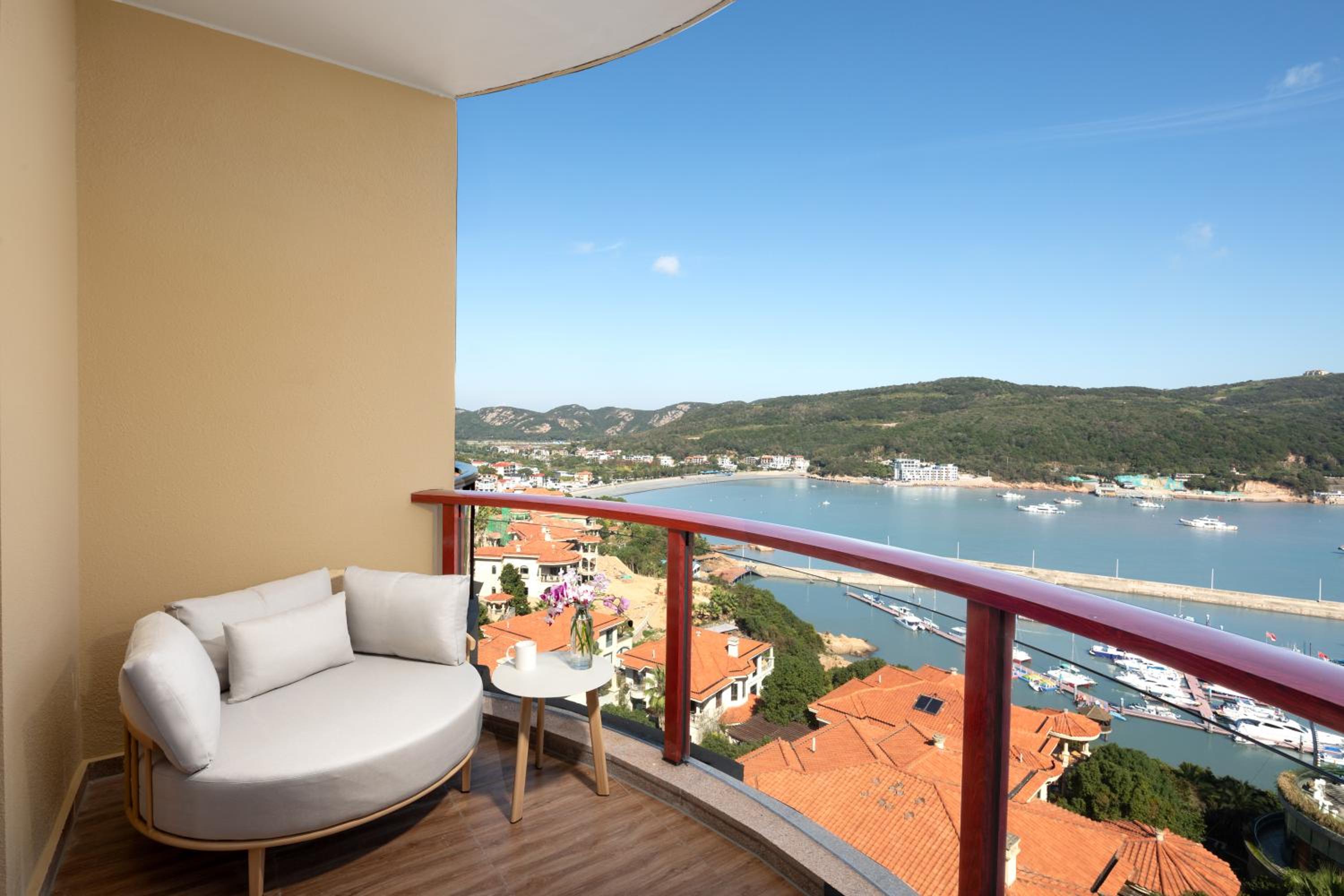 Standard Twin Room with Harbor View - Photo 5