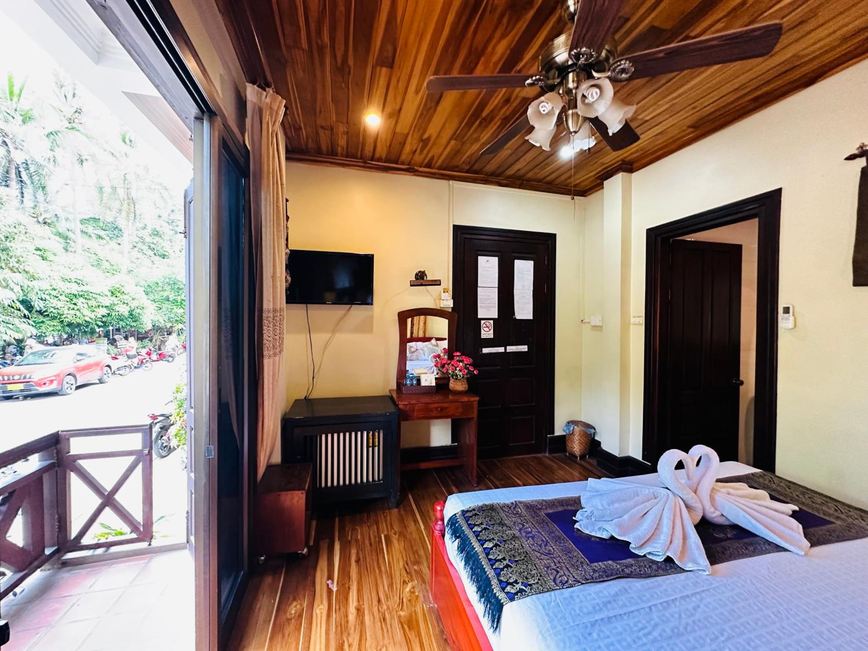 Deluxe Double Room - Photo 21