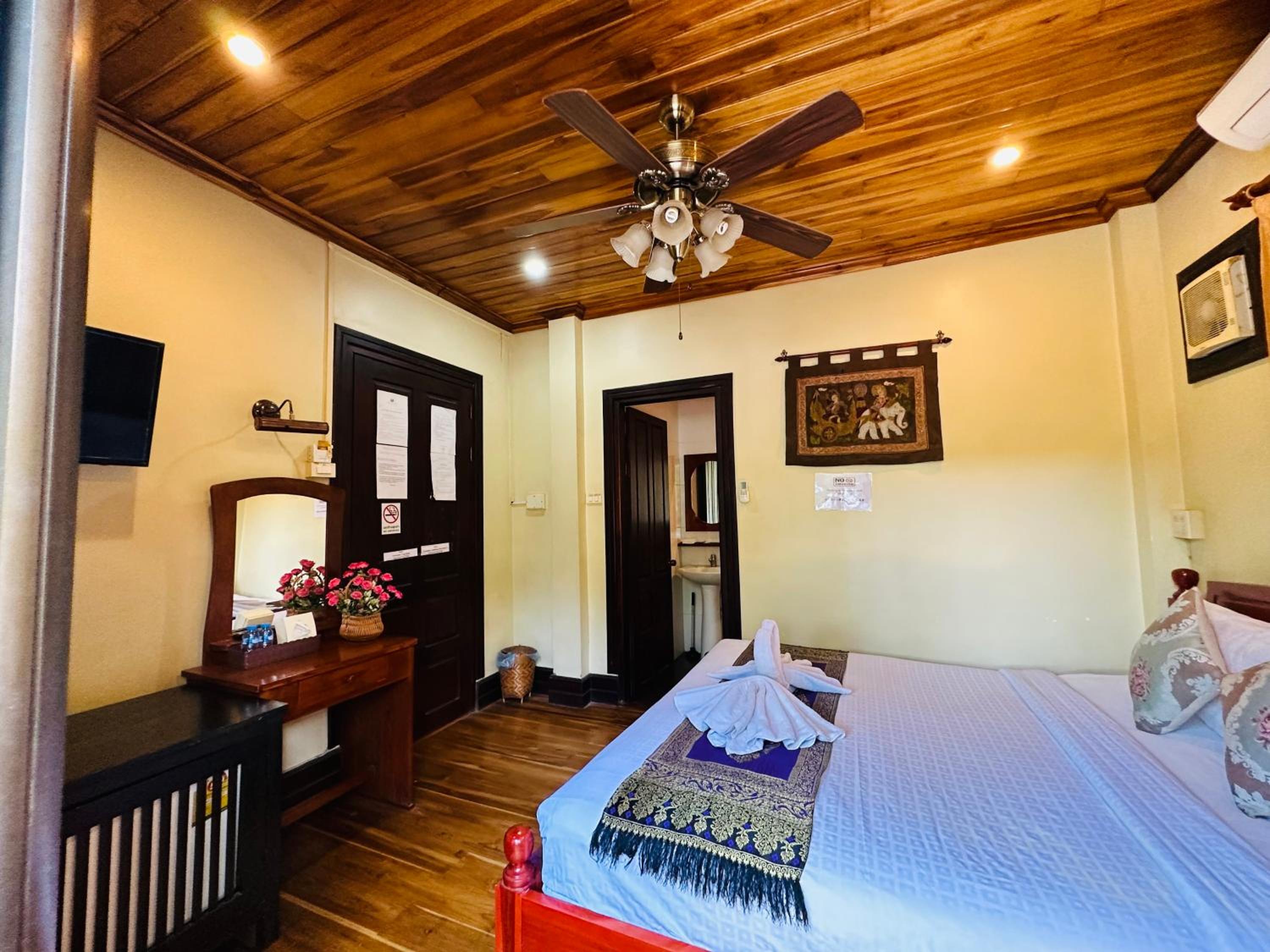 Deluxe Double Room - Photo 20