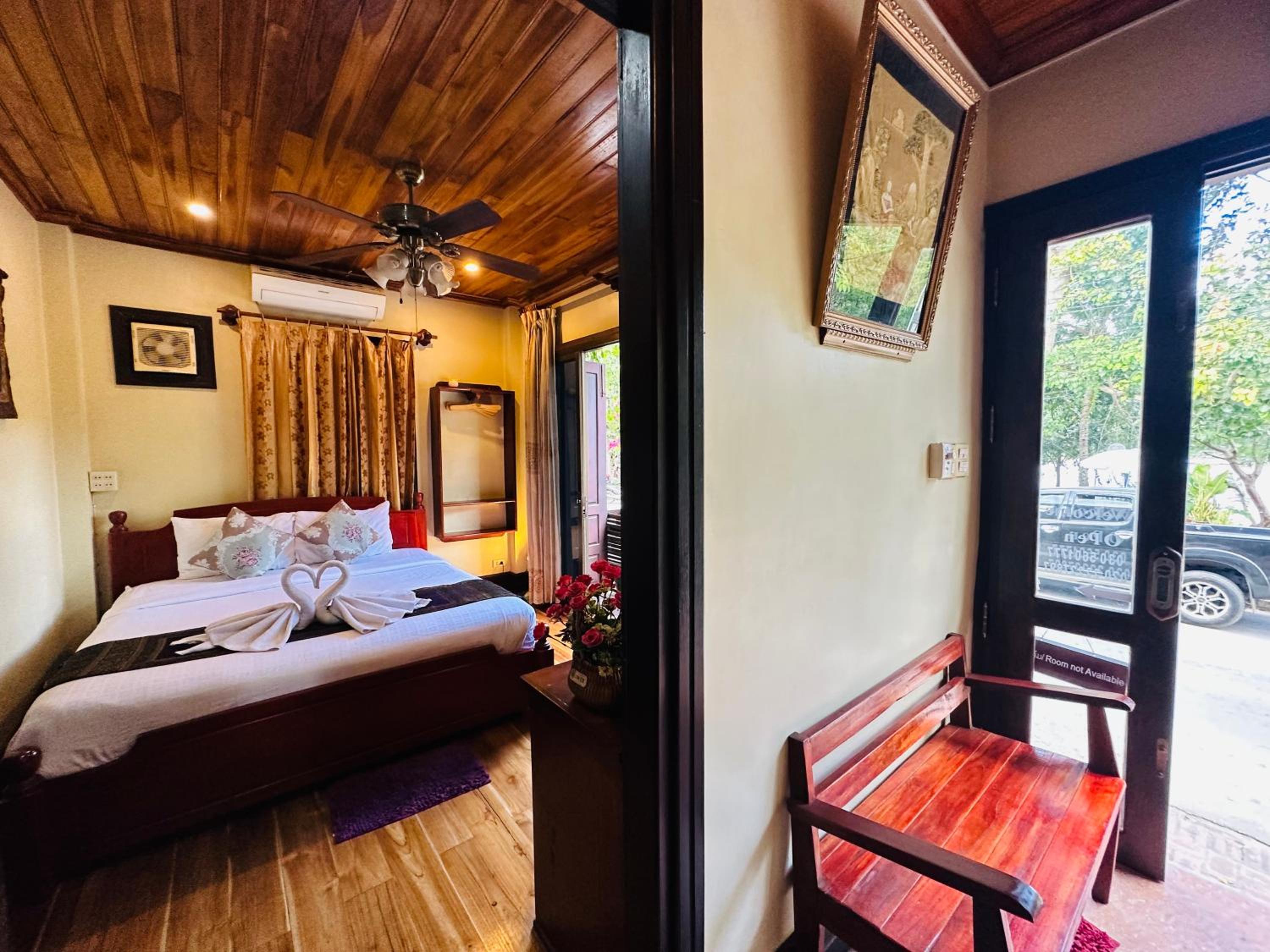Deluxe Double Room - Photo 11