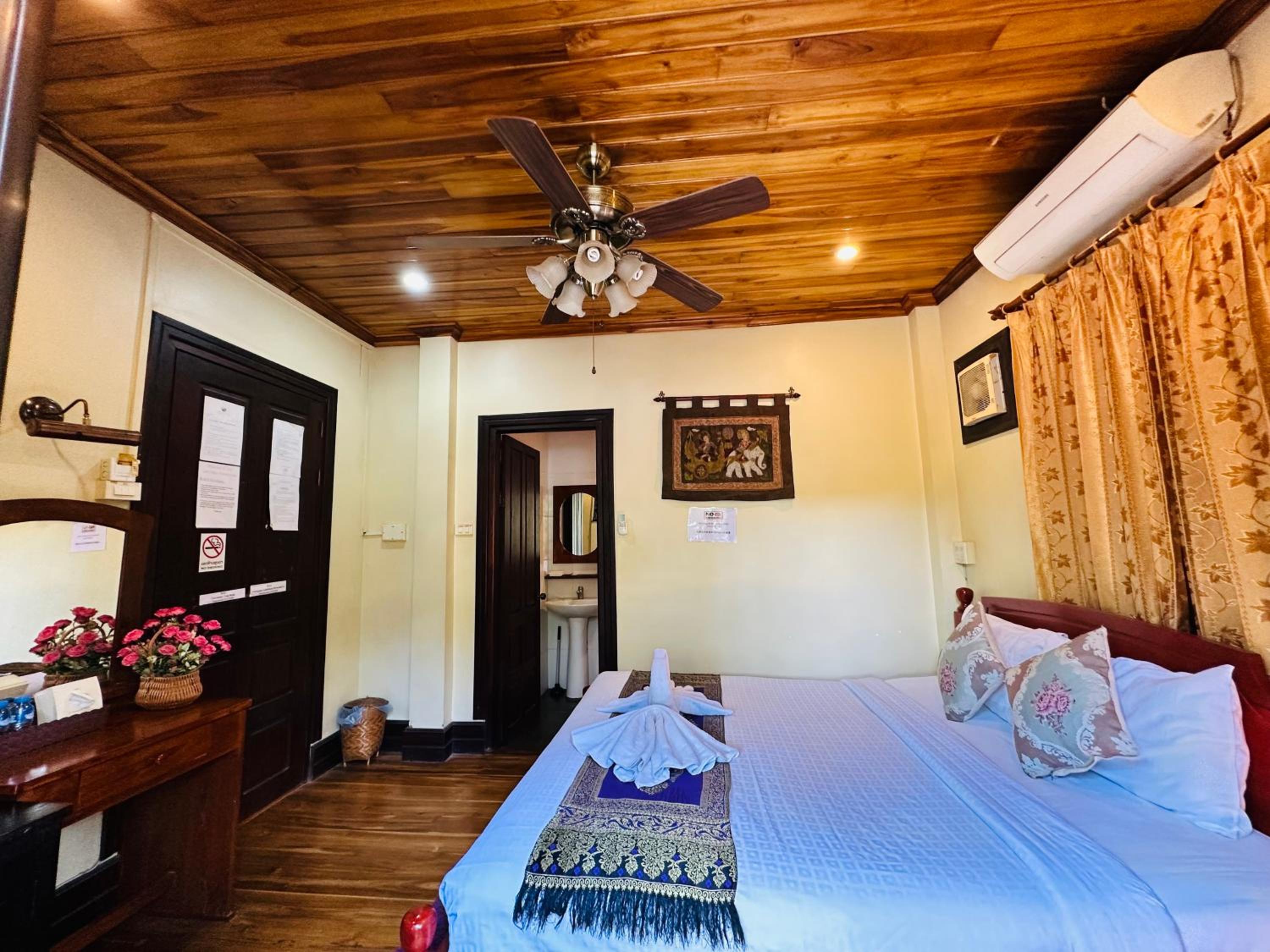 Deluxe Double Room - Photo 10