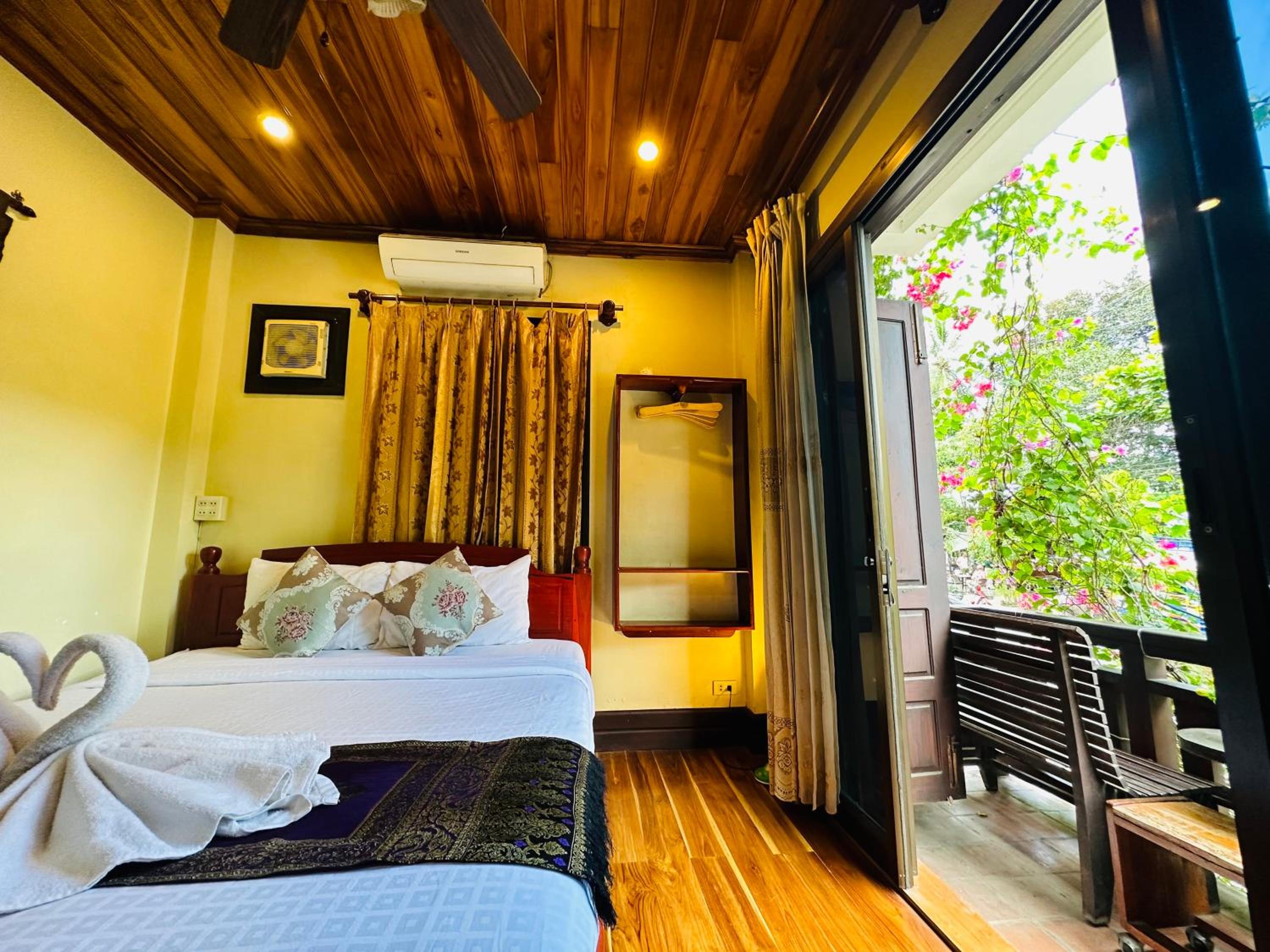 Deluxe Double Room - Photo 24