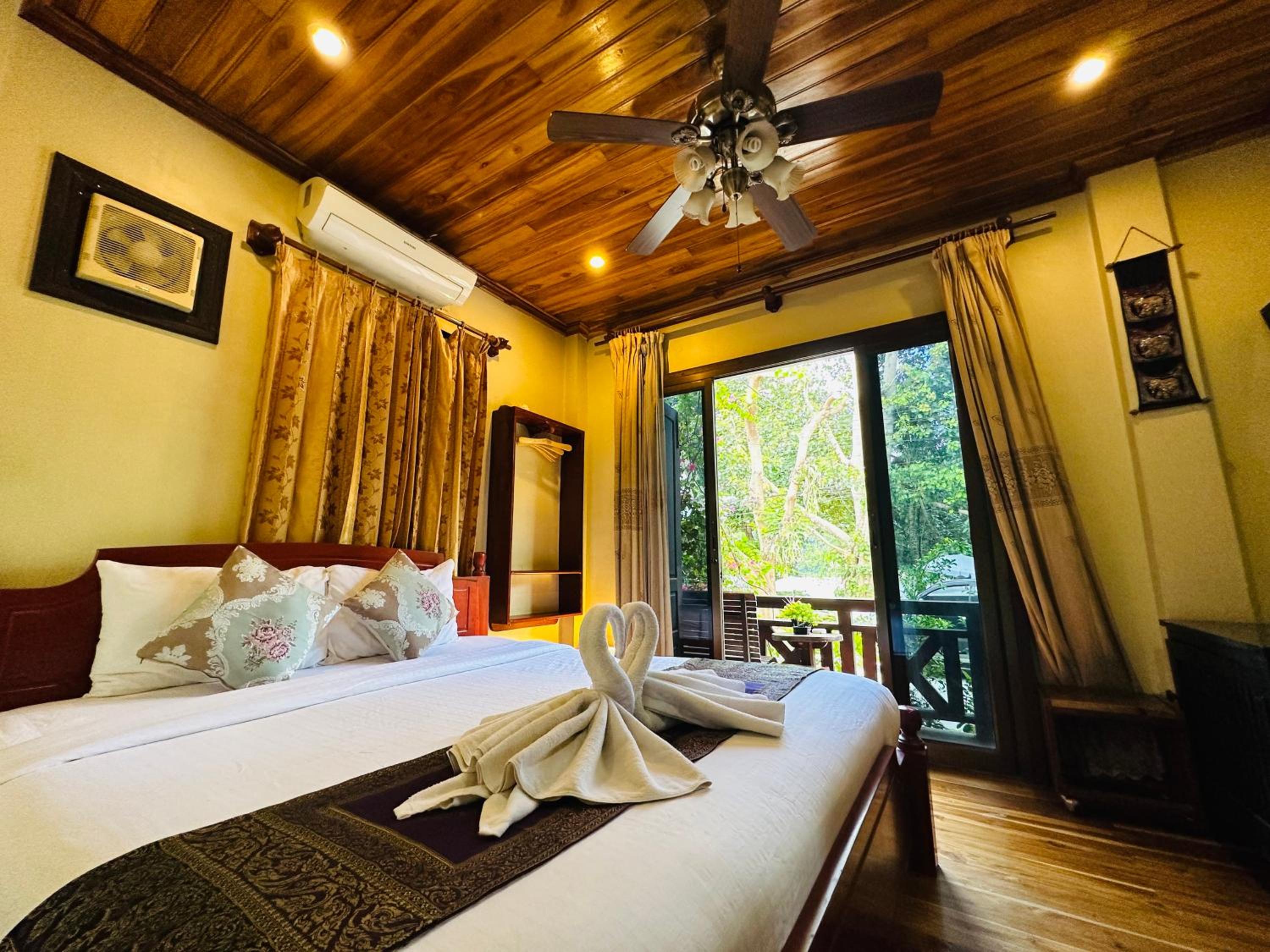Deluxe Double Room - Photo 23