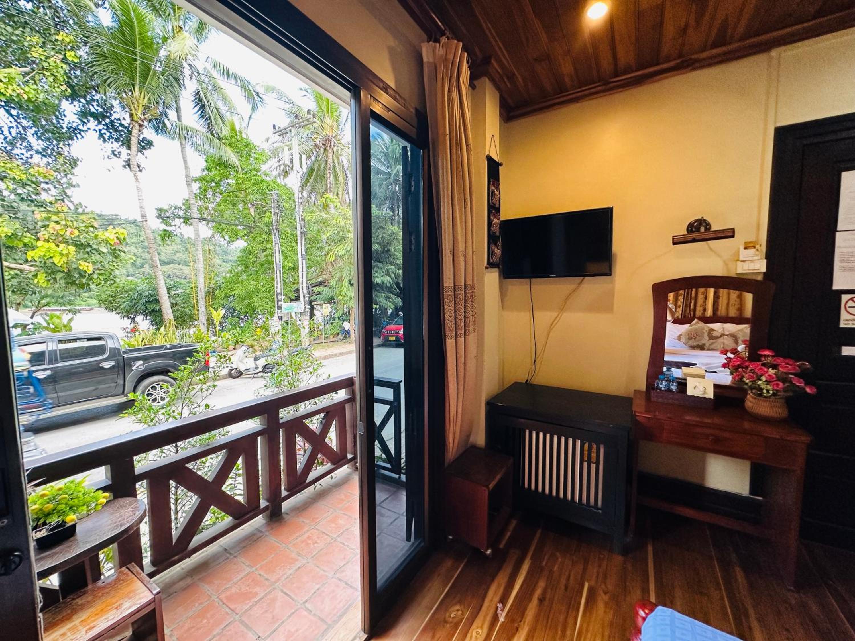 Deluxe Double Room - Photo 15
