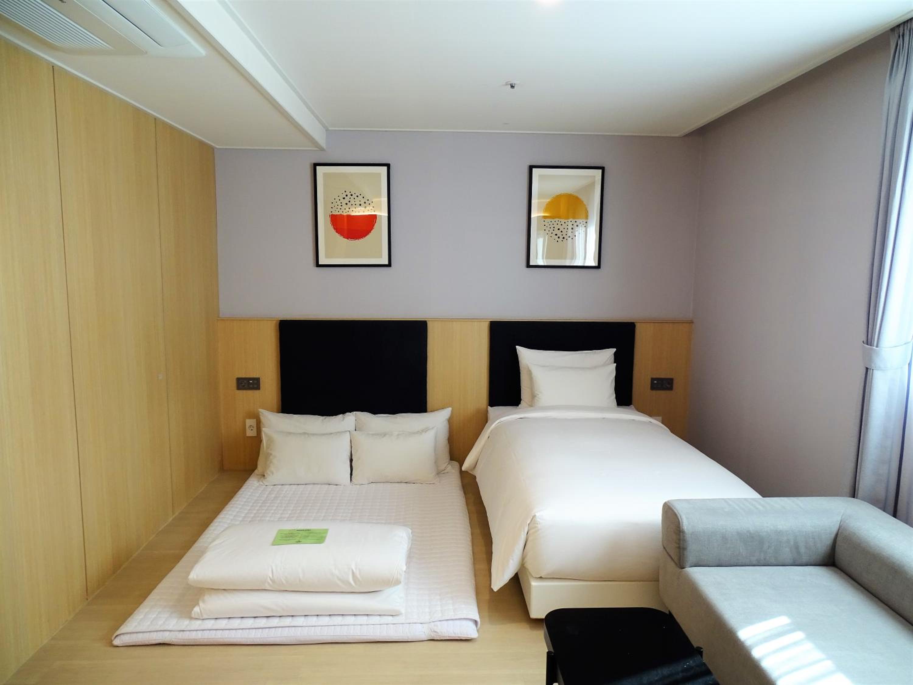 Korean-Style Ondol Family Room with Free access to Rooftop pool