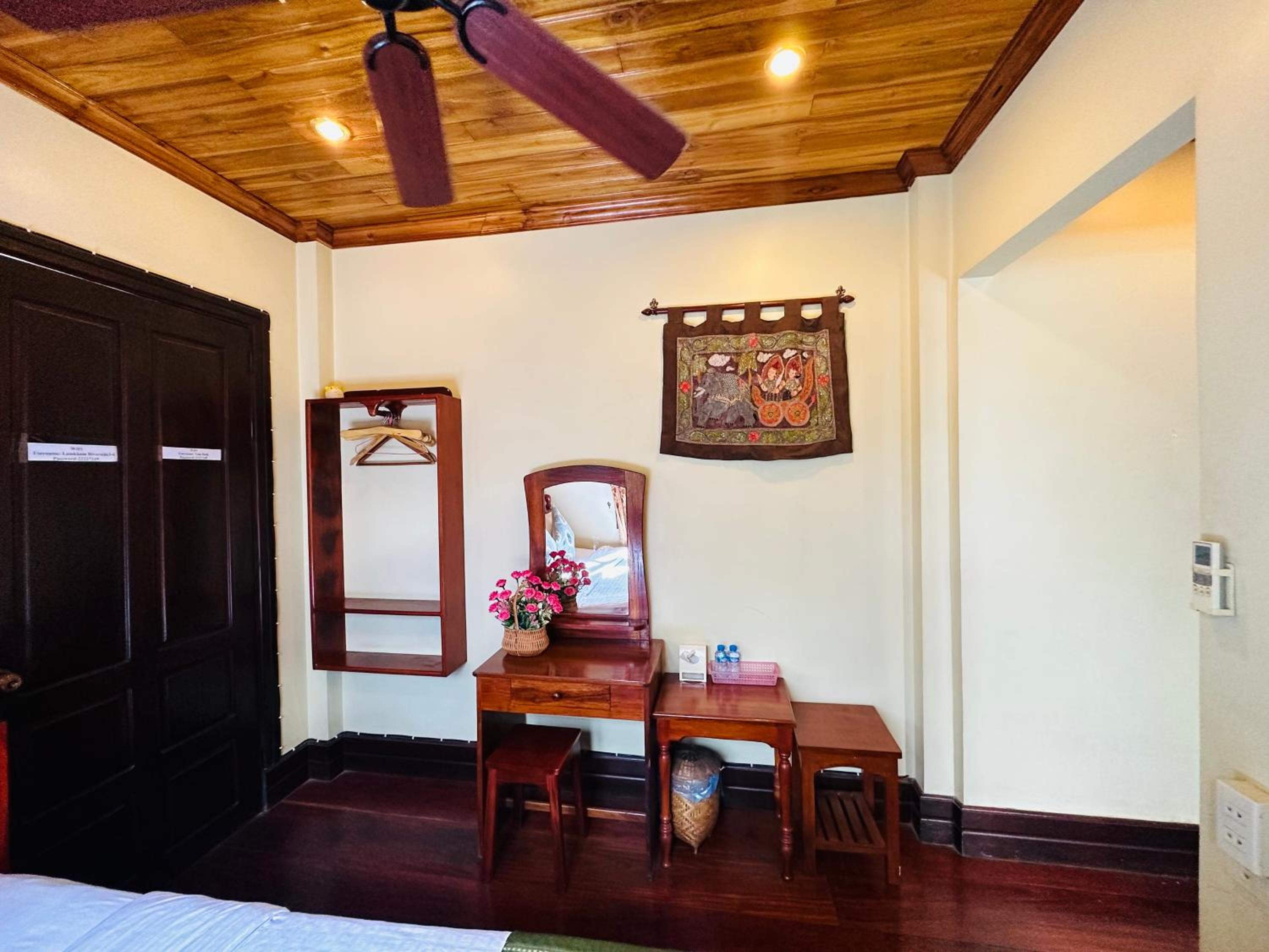 Deluxe Double Room with Balcony - Photo 15