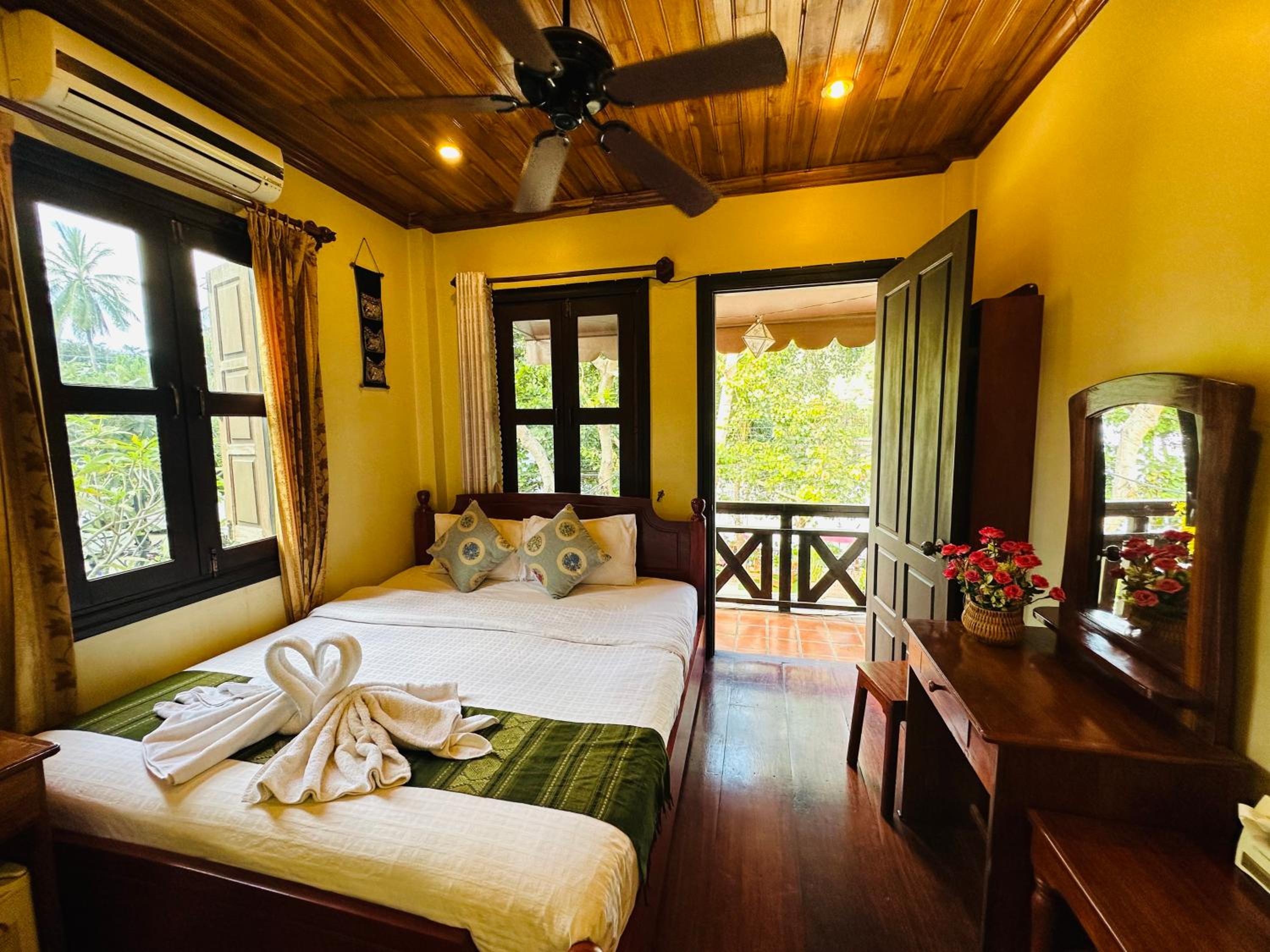 Deluxe Double Room with Balcony - Photo 27