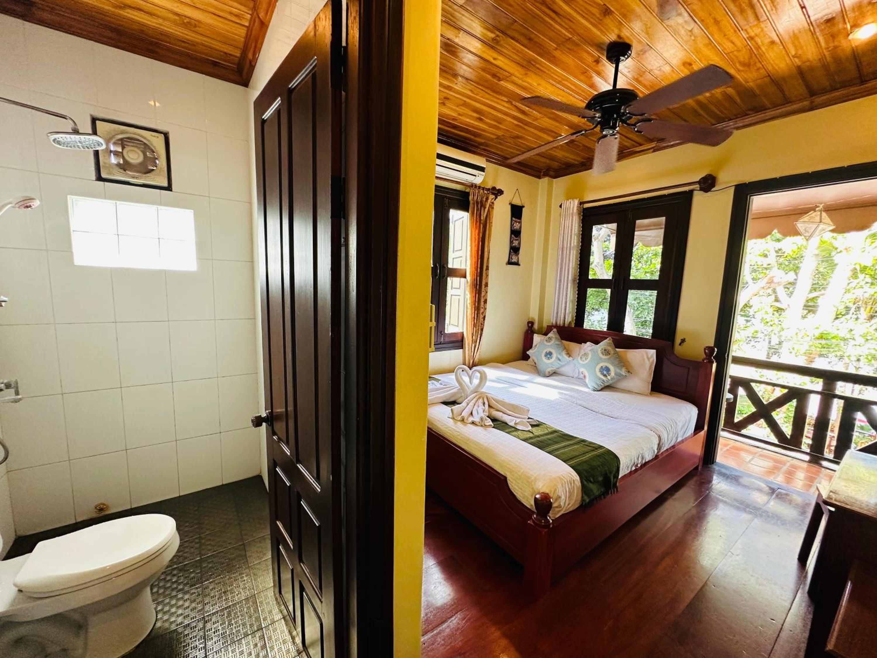 Deluxe Double Room with Balcony - Photo 28