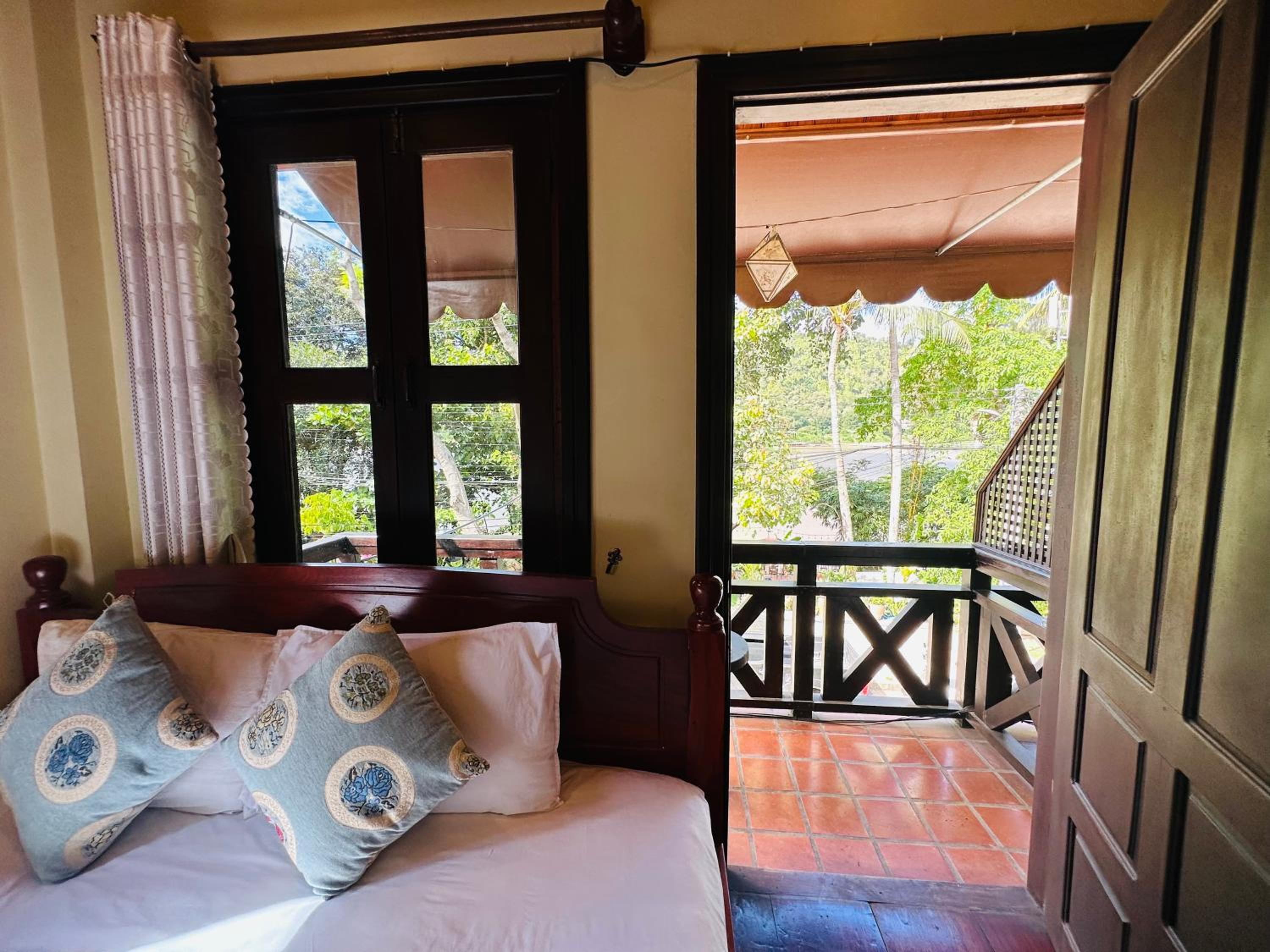 Deluxe Double Room with Balcony - Photo 16