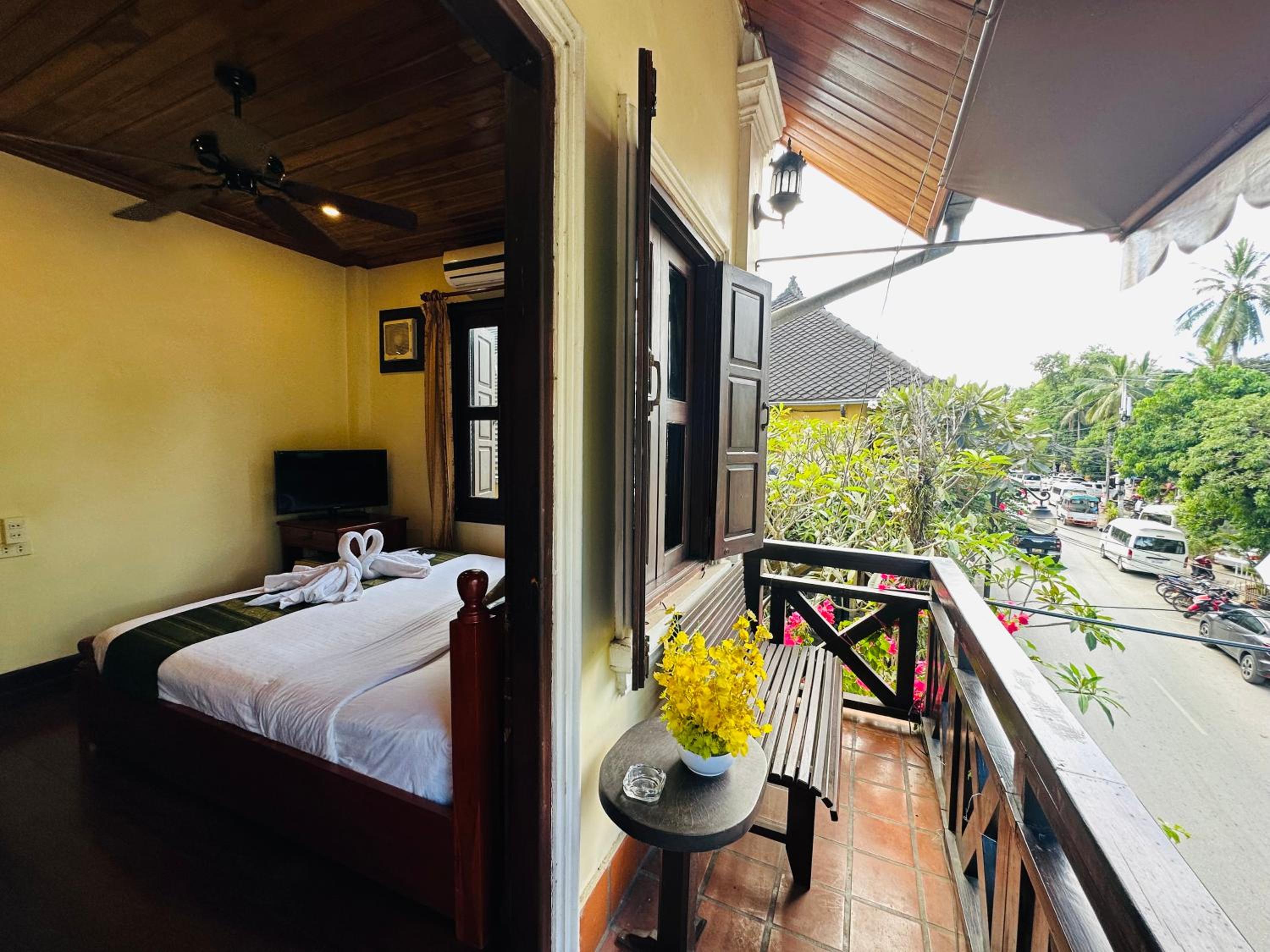 Deluxe Double Room with Balcony - Photo 18
