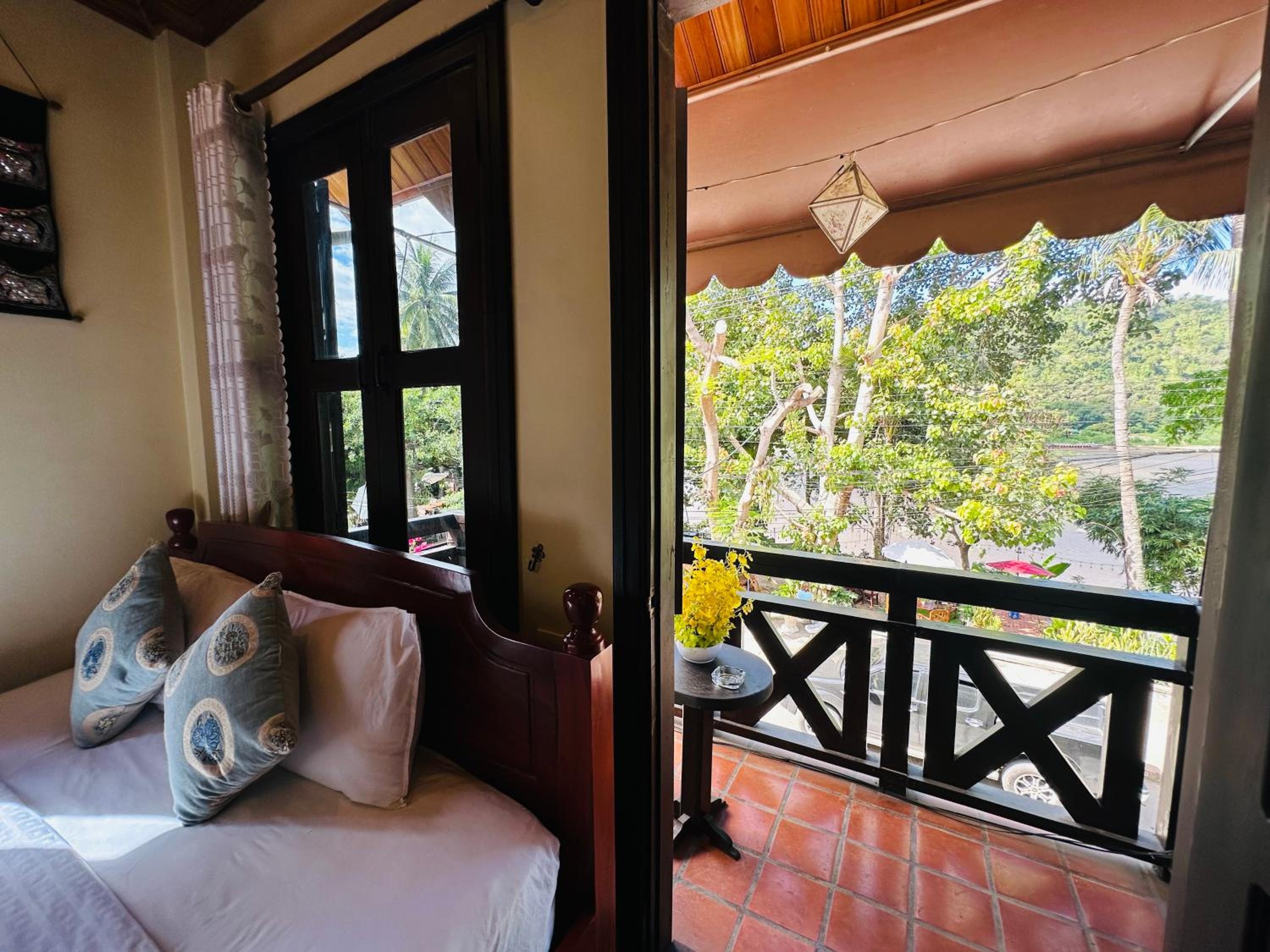 Deluxe Double Room with Balcony - Photo 23