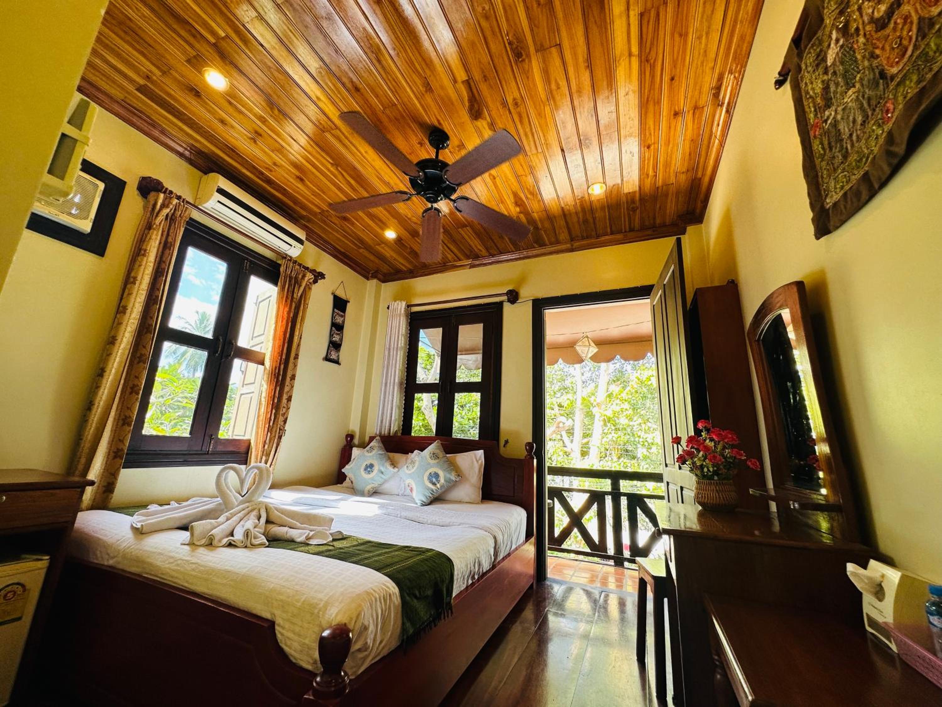 Deluxe Double Room with Balcony - Photo 24