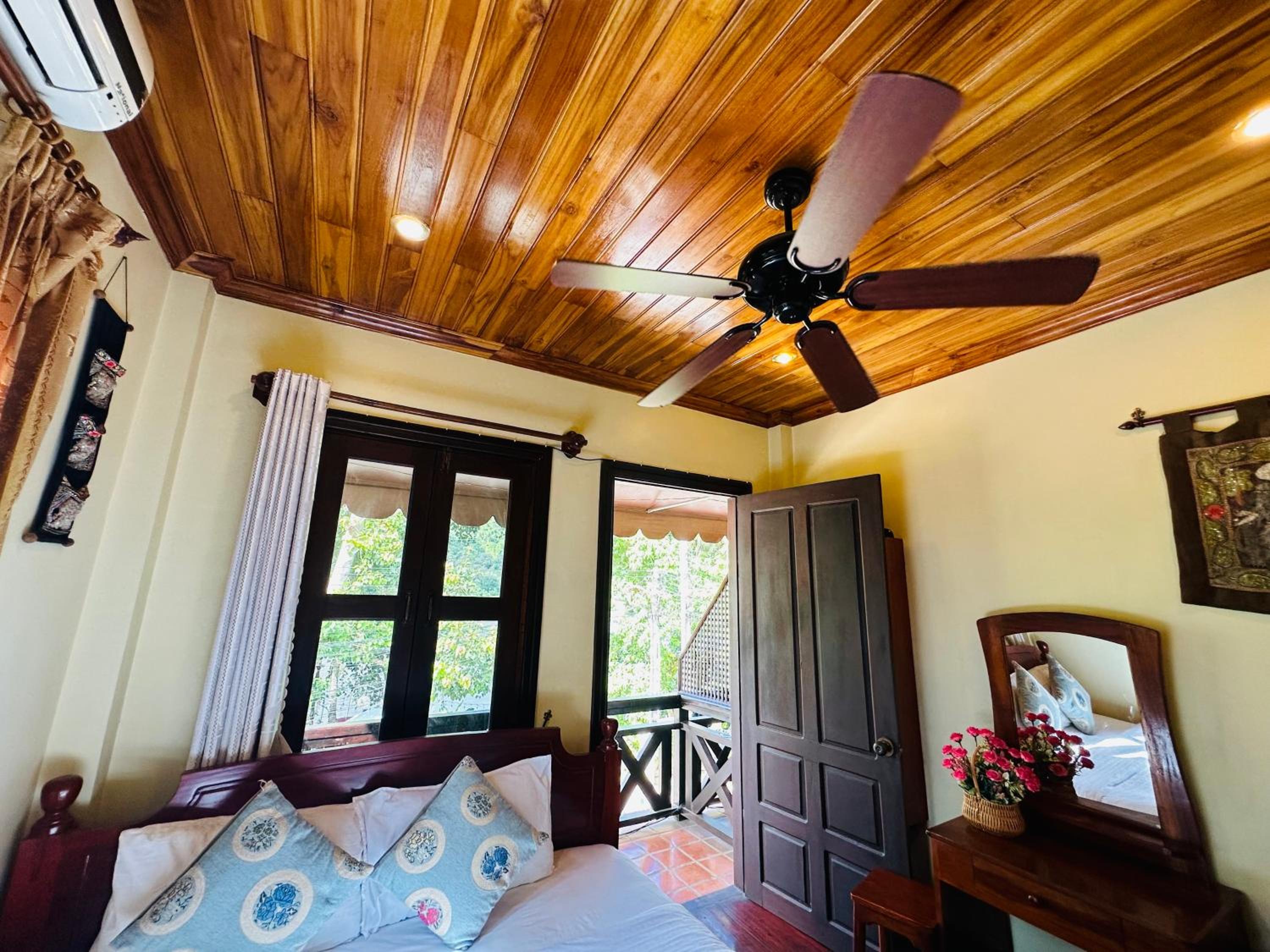 Deluxe Double Room with Balcony - Photo 20