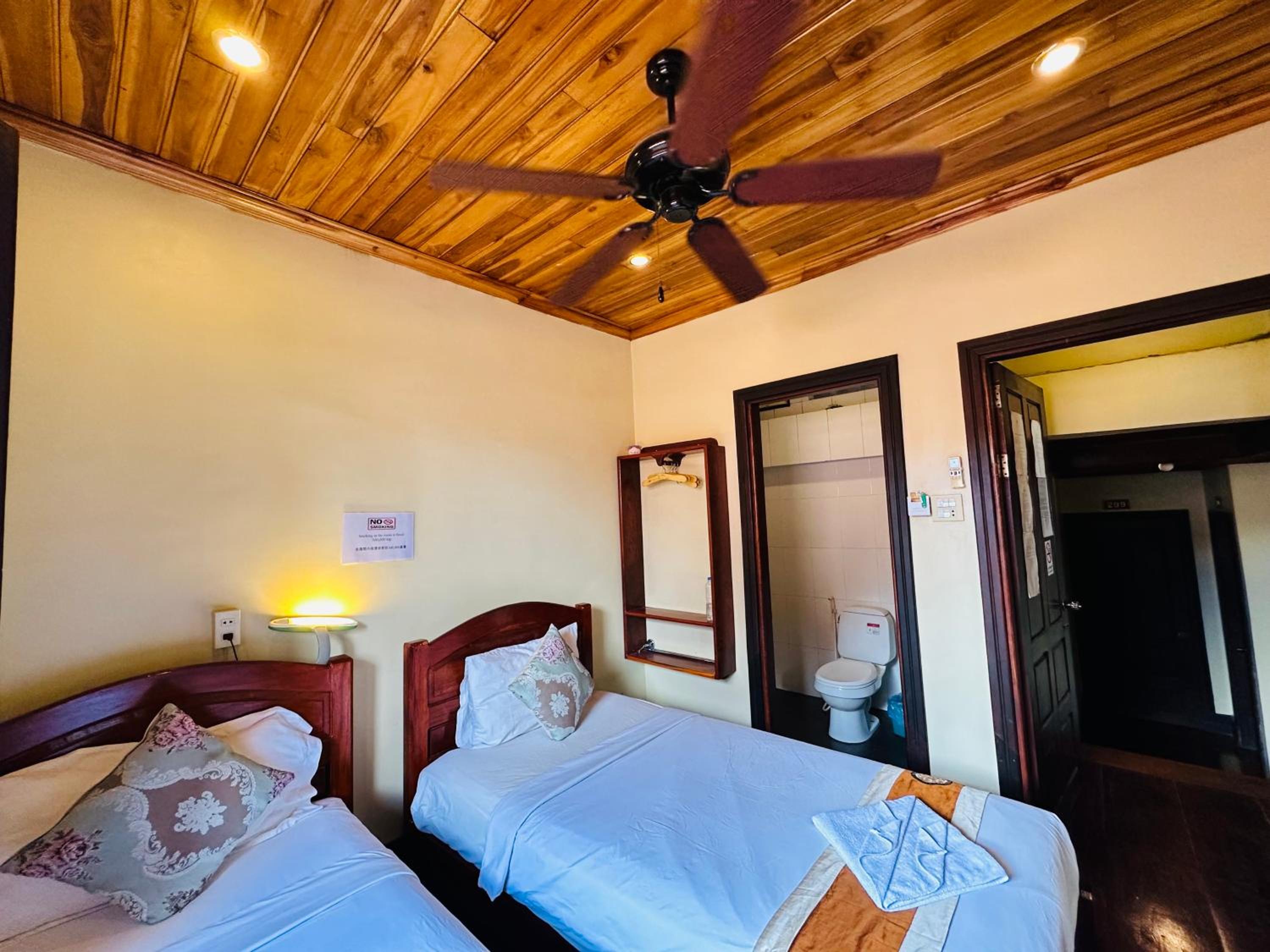 Deluxe Twin Room - Photo 14