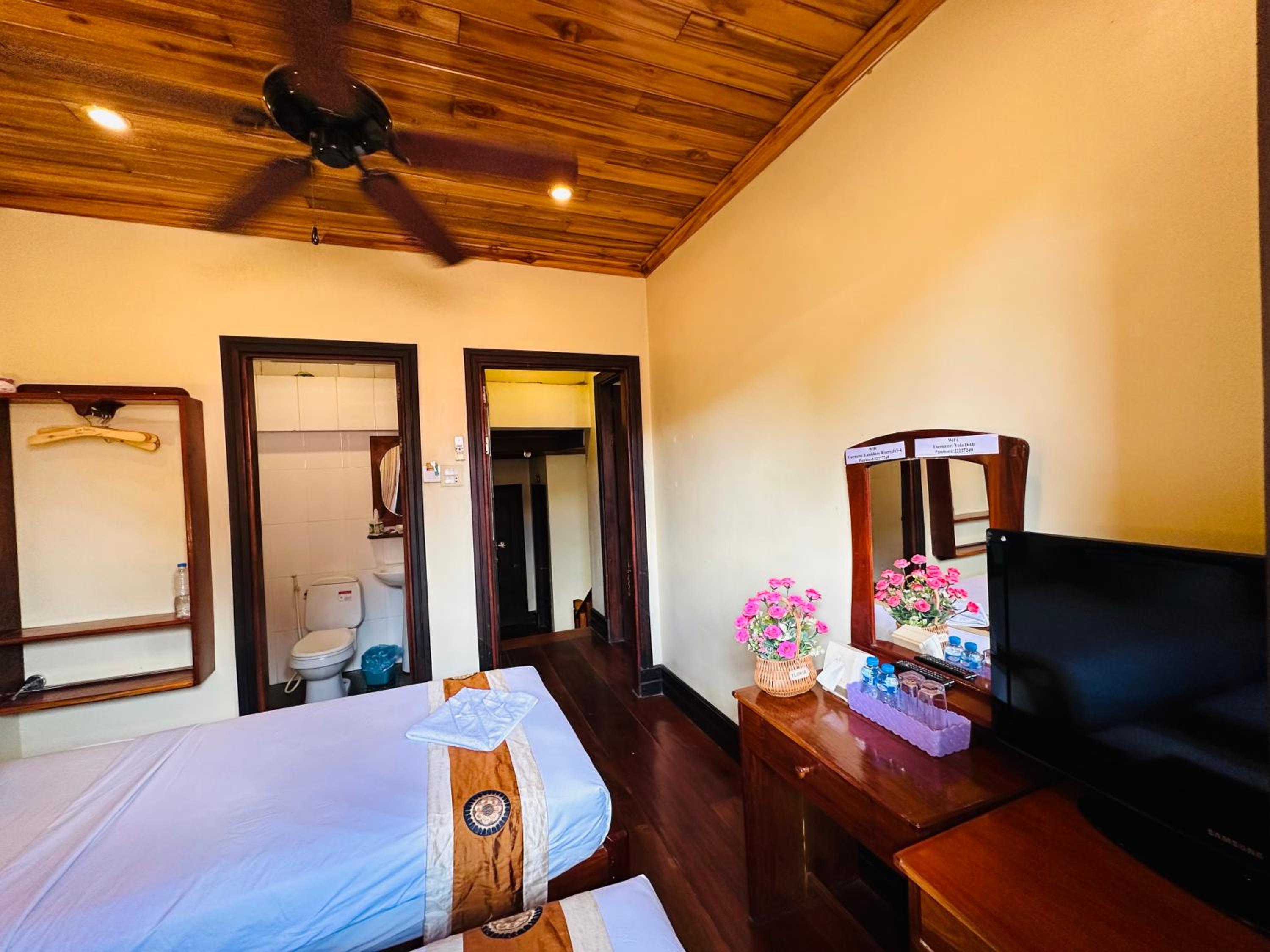 Deluxe Twin Room - Photo 8
