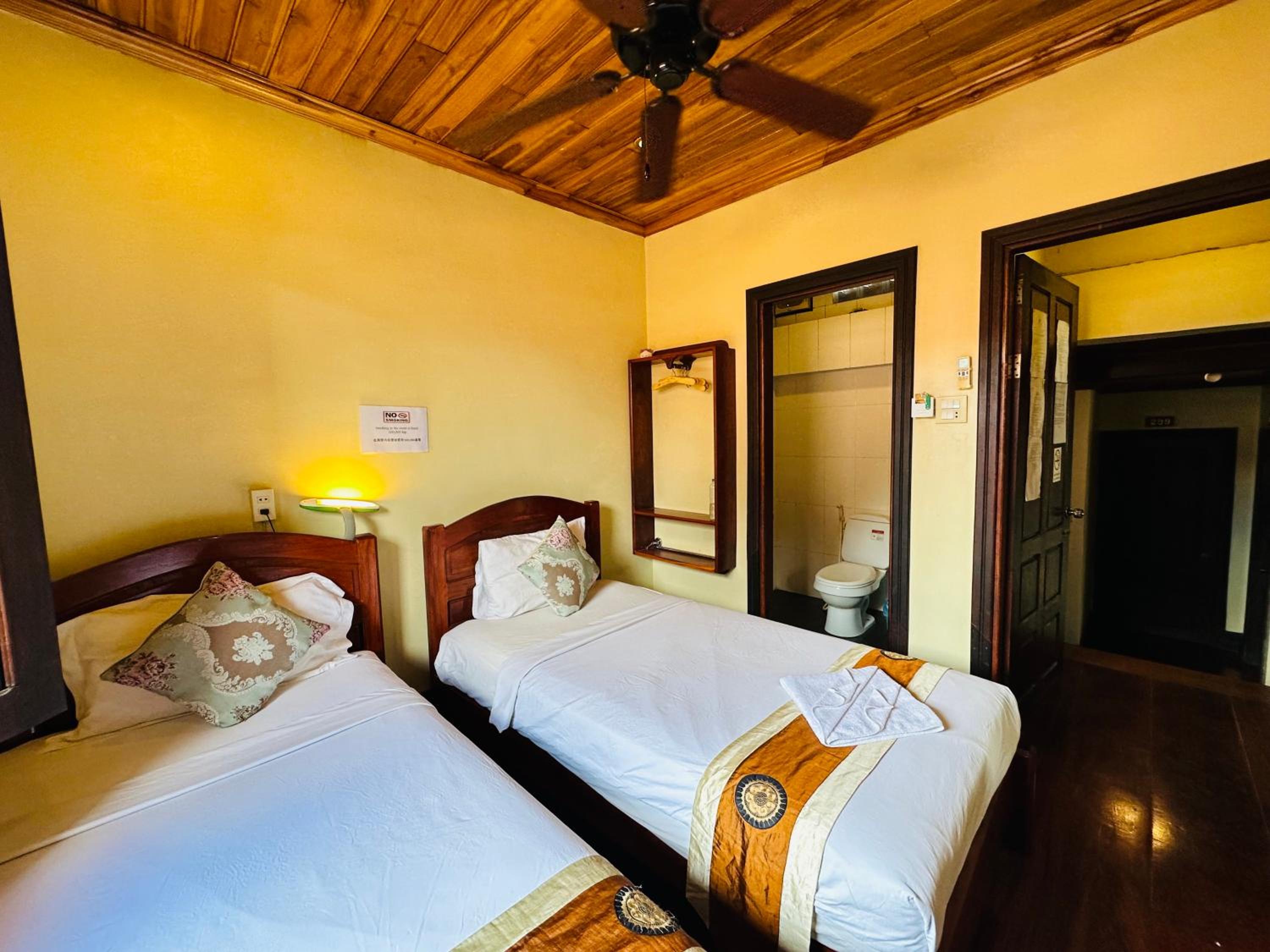 Deluxe Twin Room - Photo 15