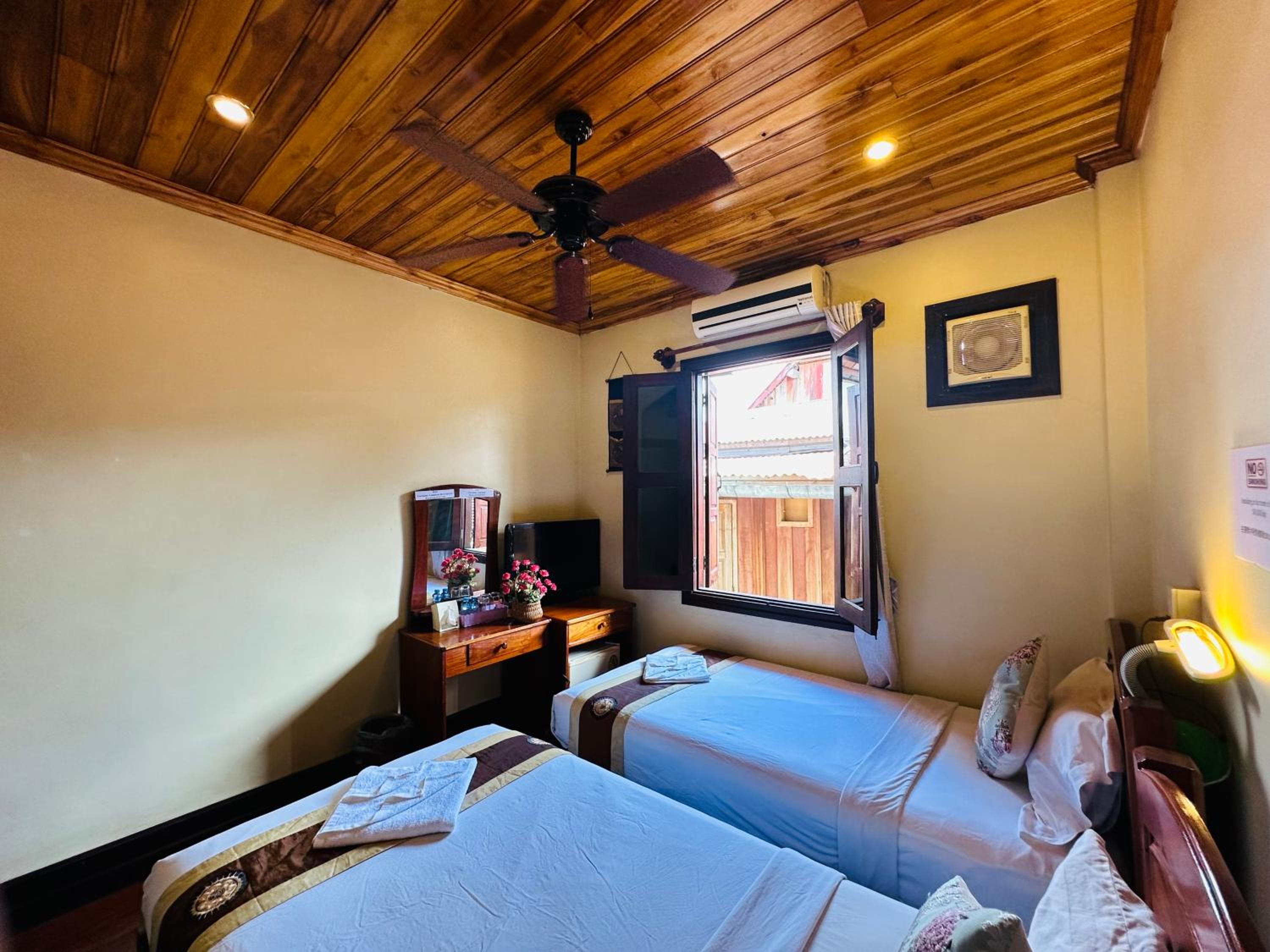 Deluxe Twin Room - Photo 18