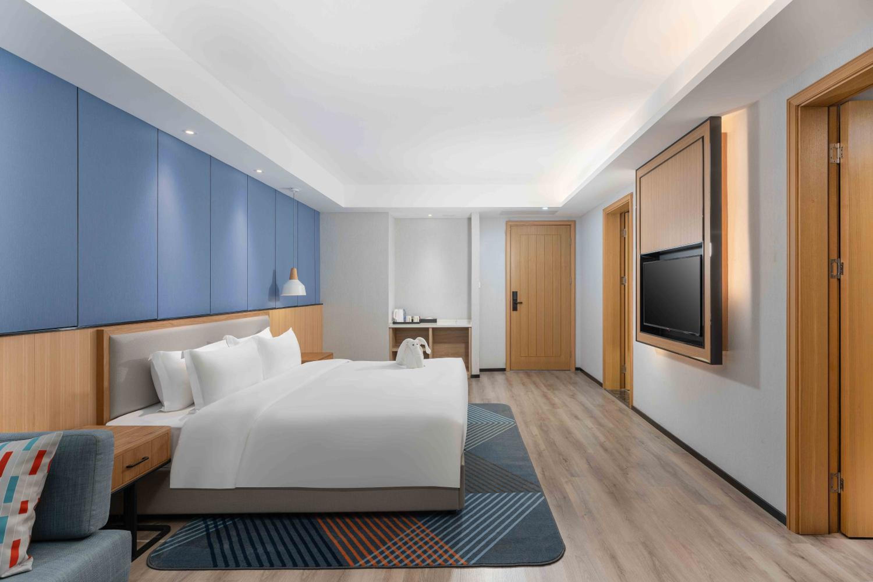 Standard King Room with Extra Floor Space photo 1