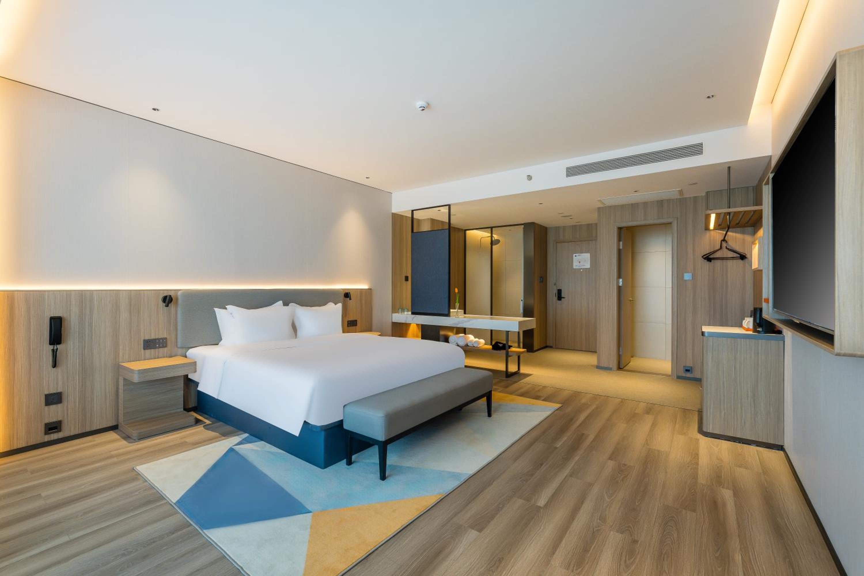Standard King Room with Extra Floor Space photo 1