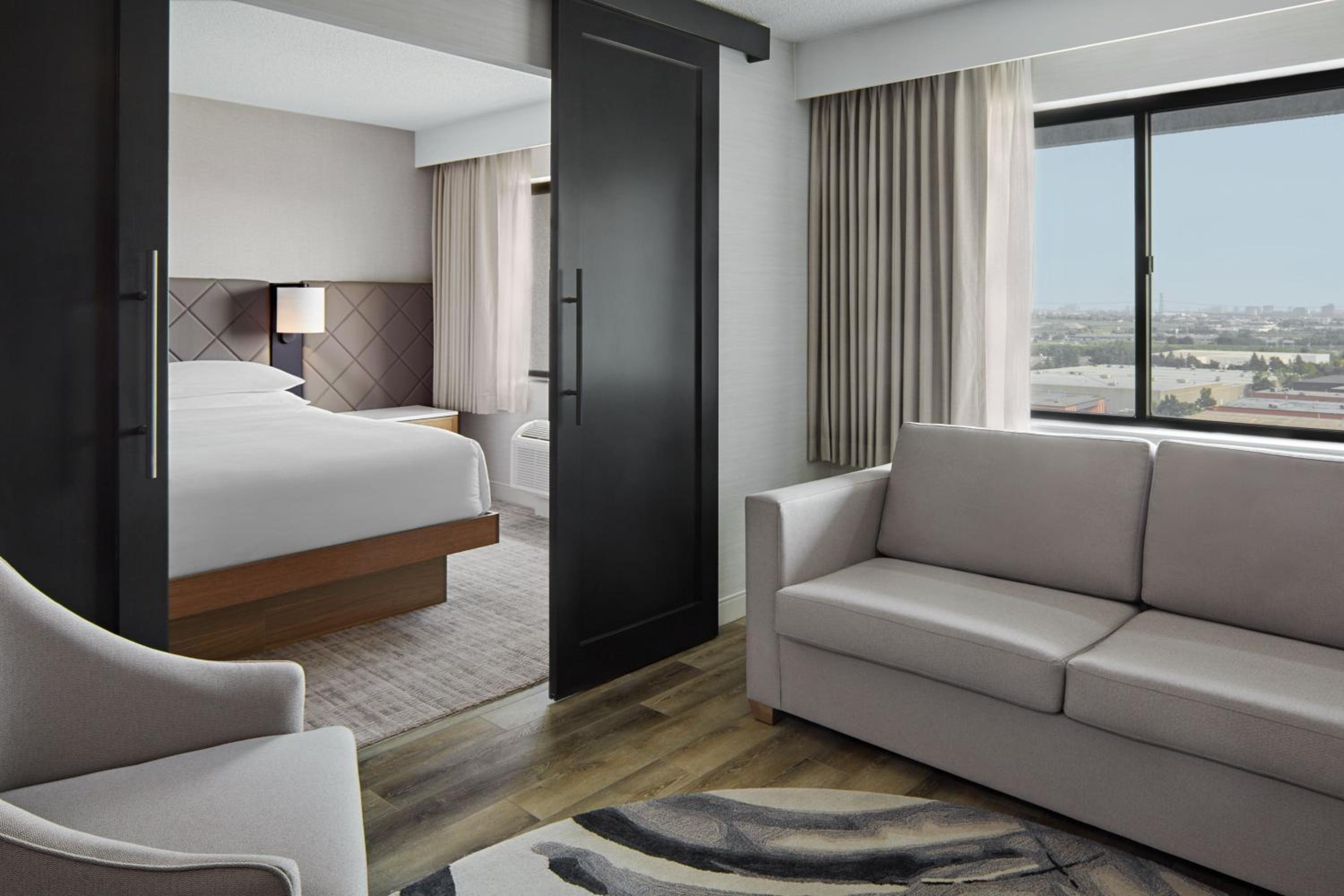 One-Bedroom King Suite with Sofa Bed  photo 2