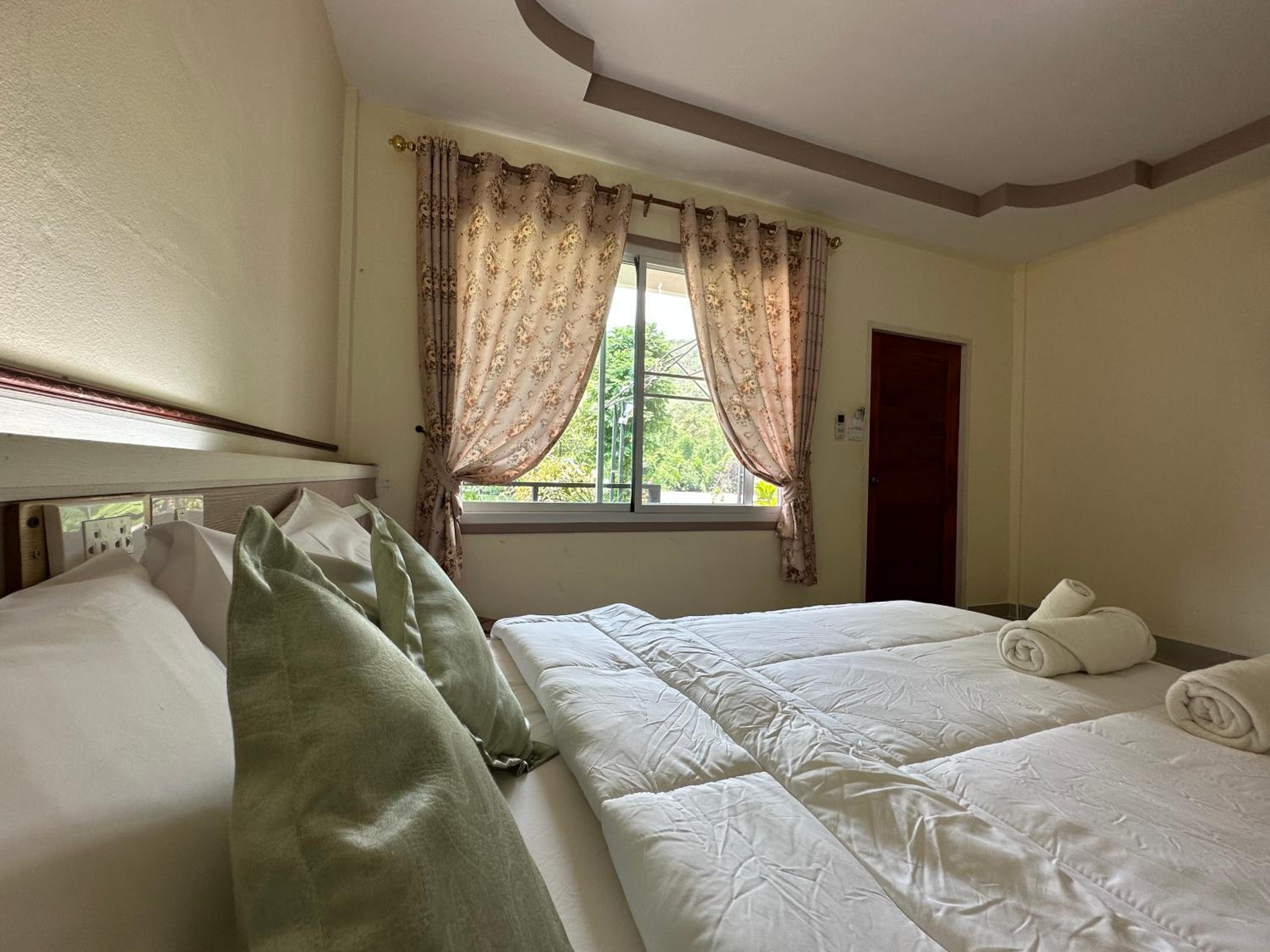 King Room with Garden View - Photo 8